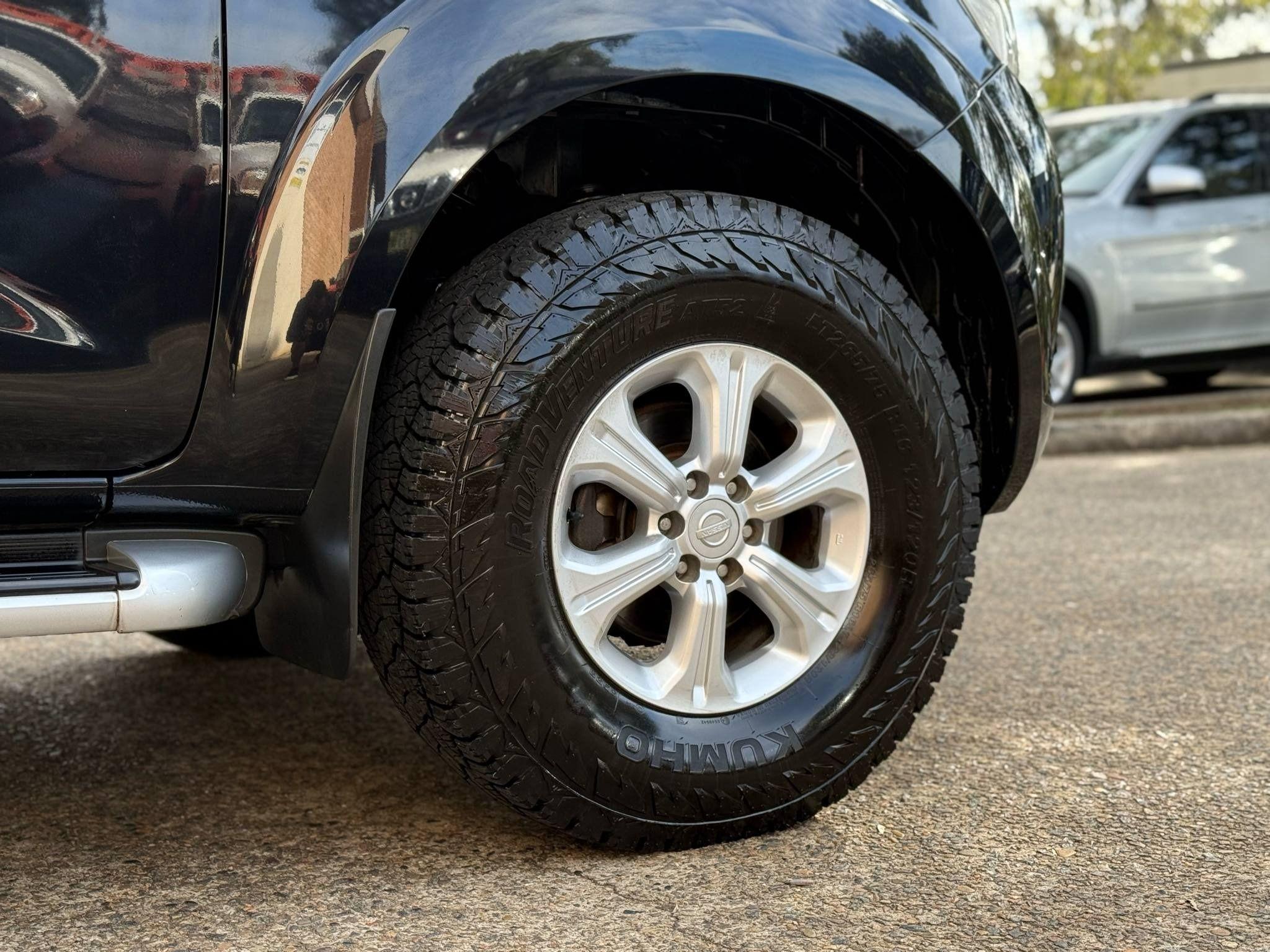 NISSAN NAVARA