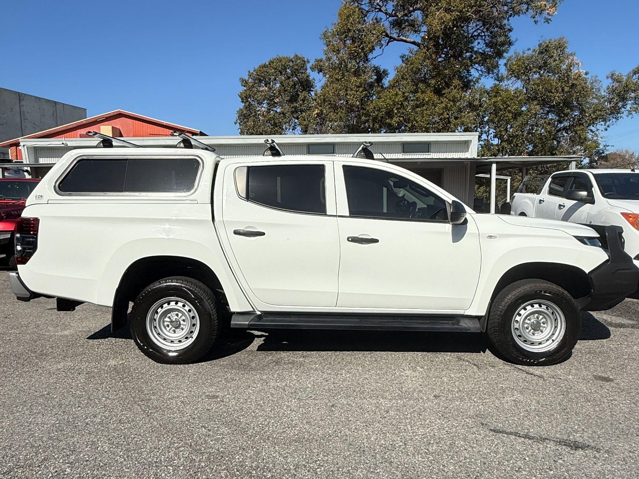 MITSUBISHI TRITON