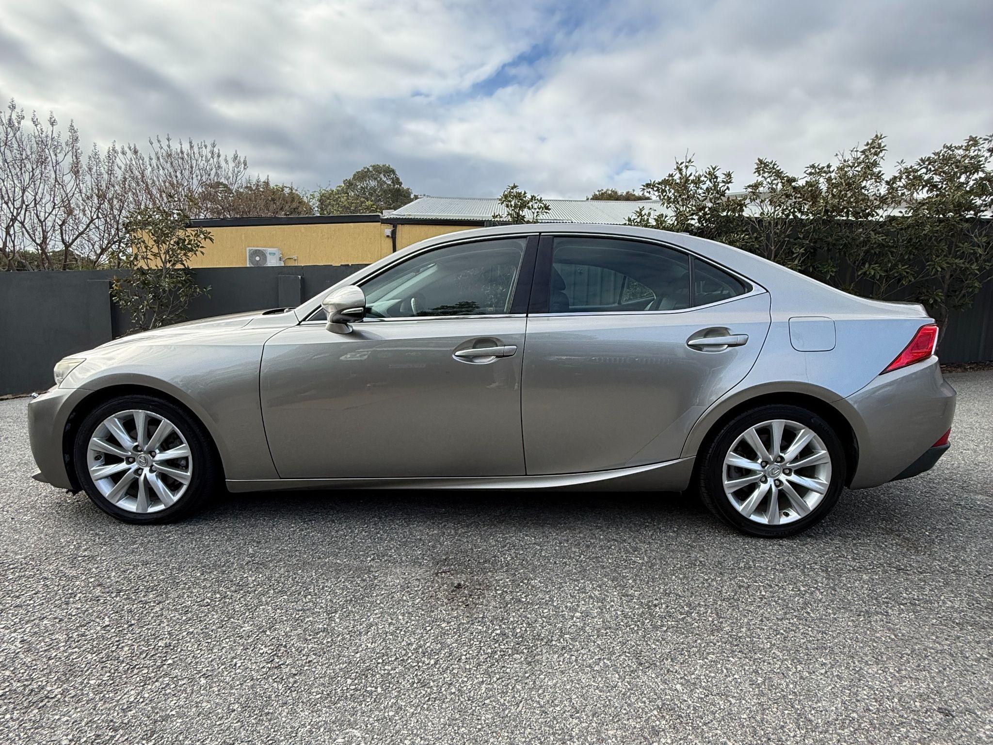 LEXUS IS250