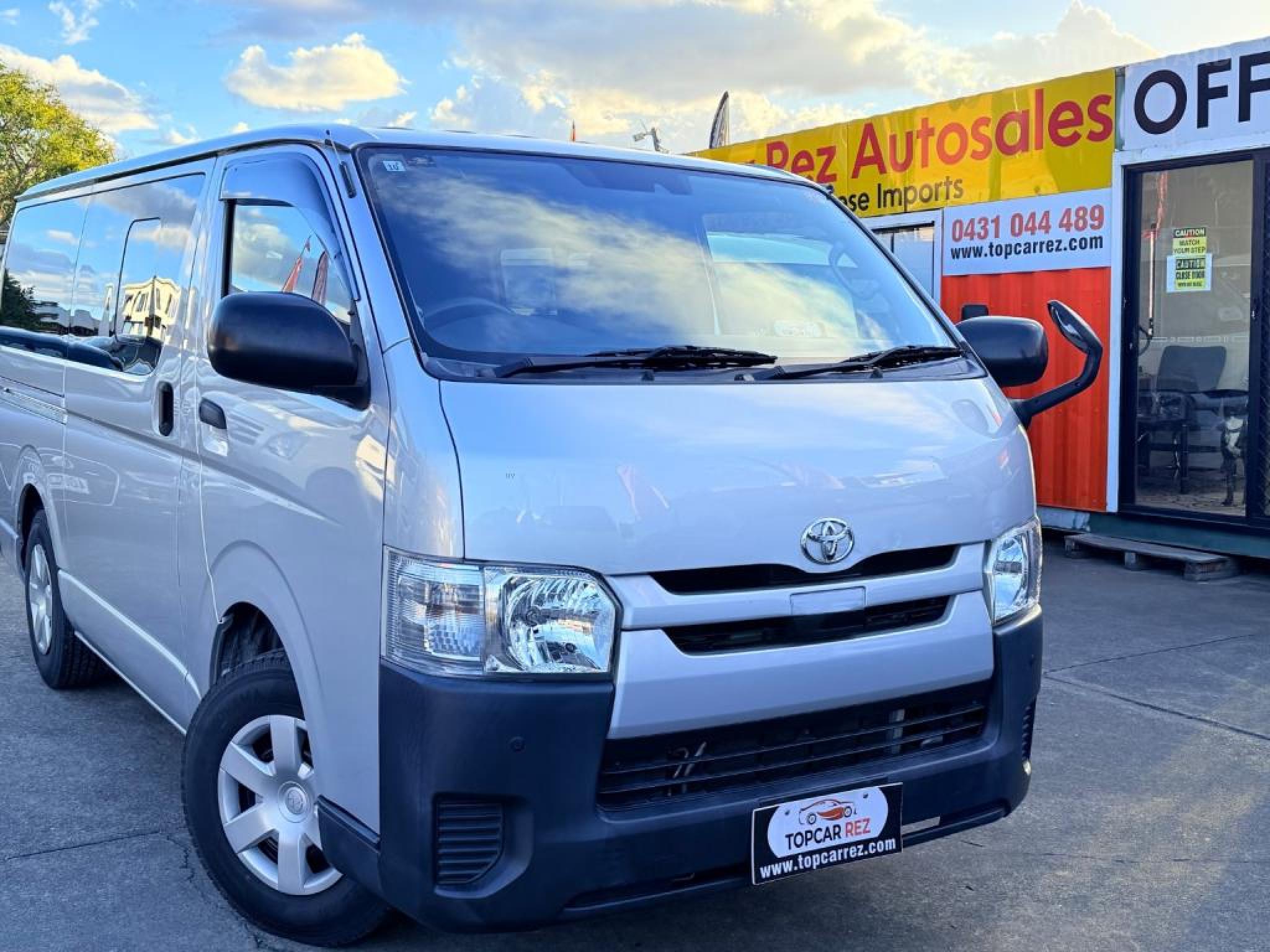 TOYOTA HIACE