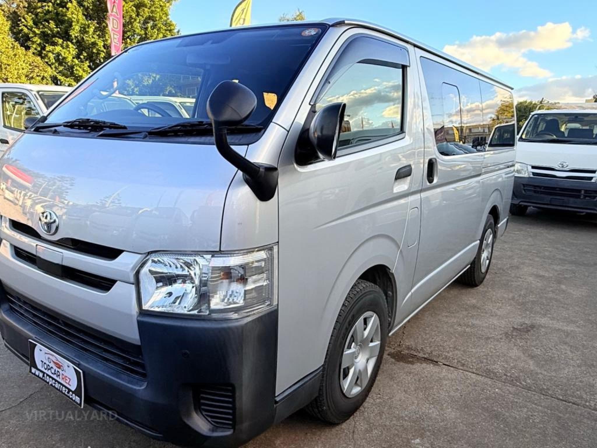 TOYOTA HIACE