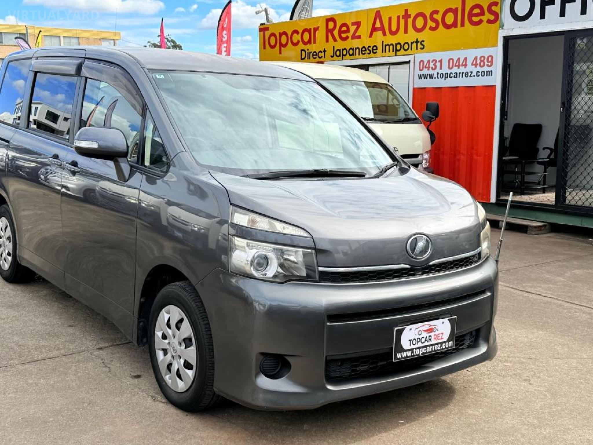 TOYOTA VOXY