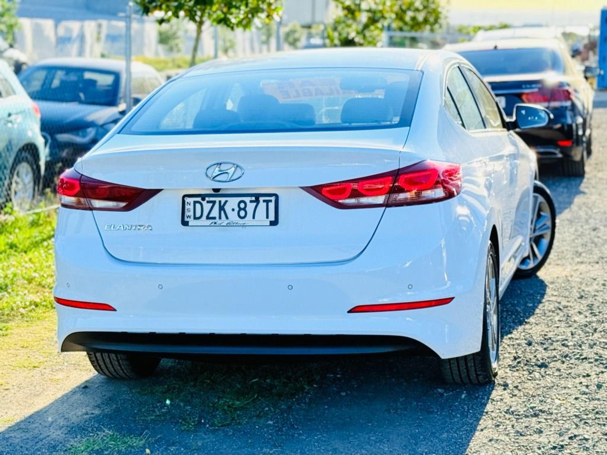 HYUNDAI ELANTRA