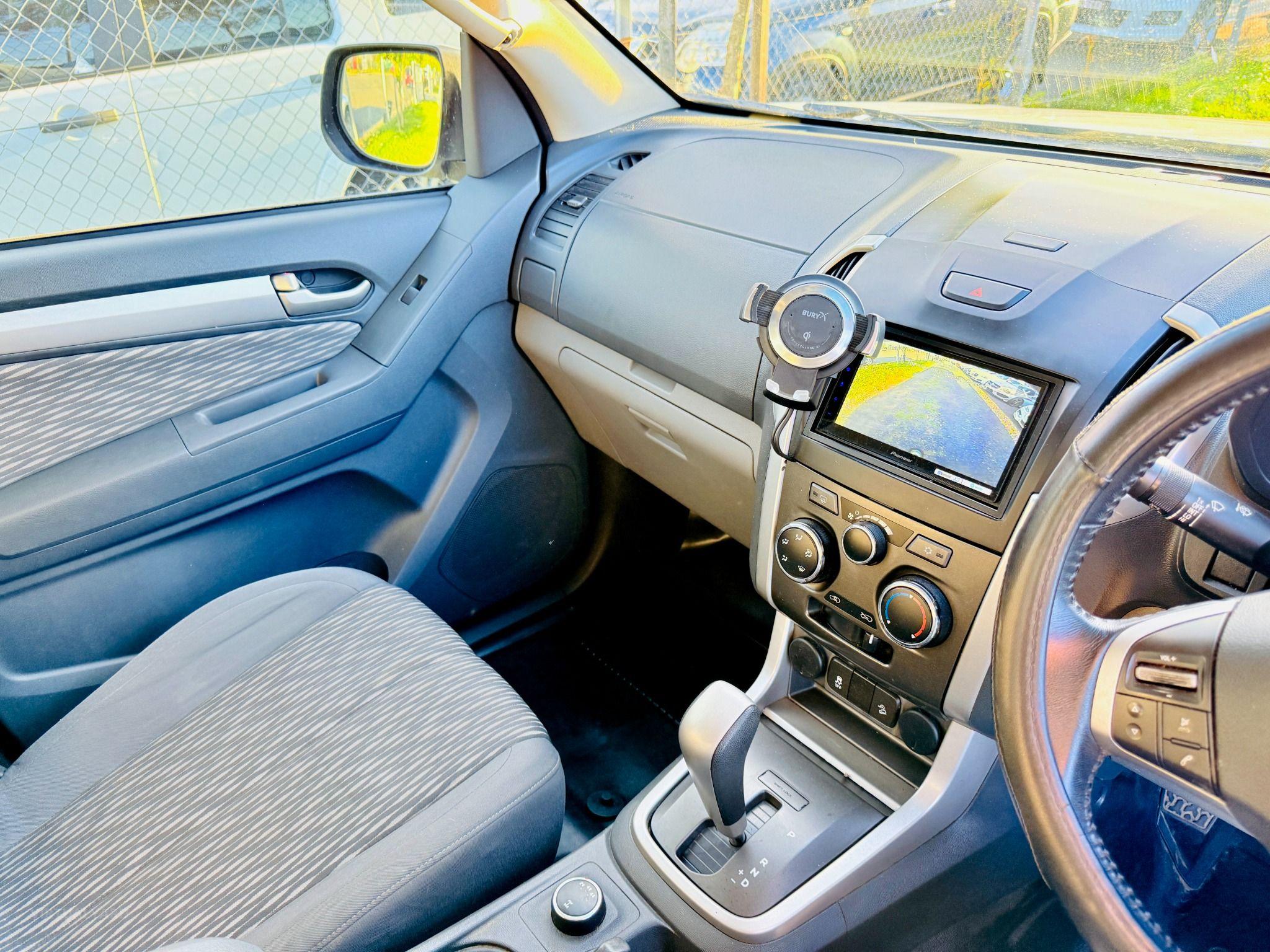 HOLDEN COLORADO