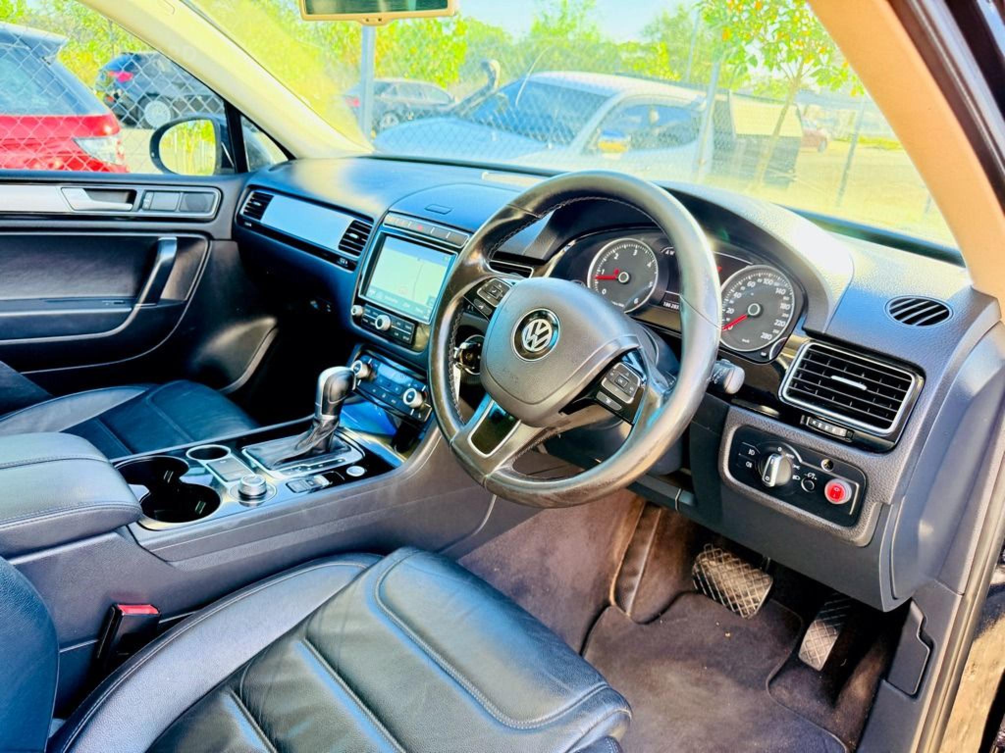 VOLKSWAGEN TOUAREG
