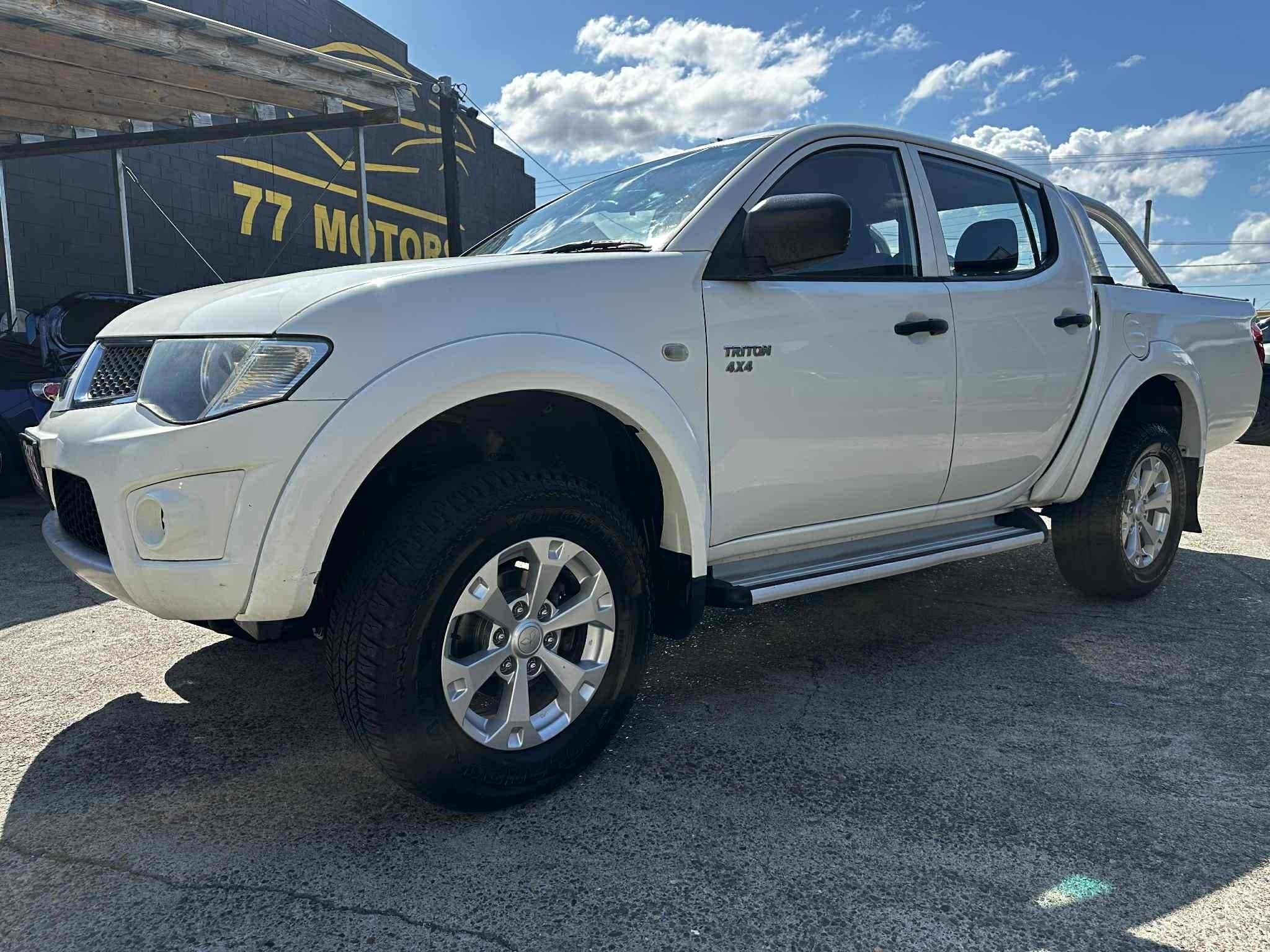 MITSUBISHI TRITON