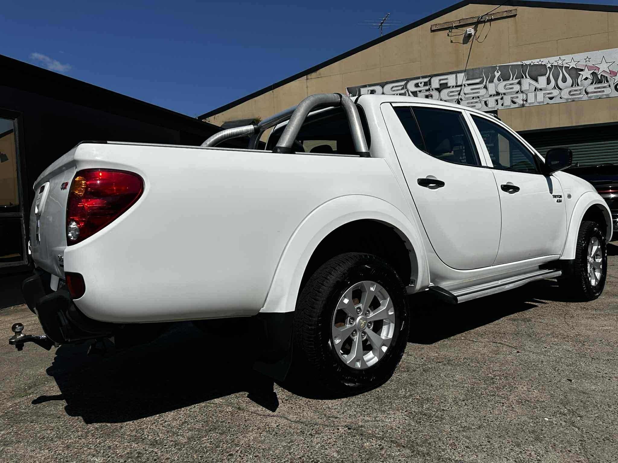MITSUBISHI TRITON