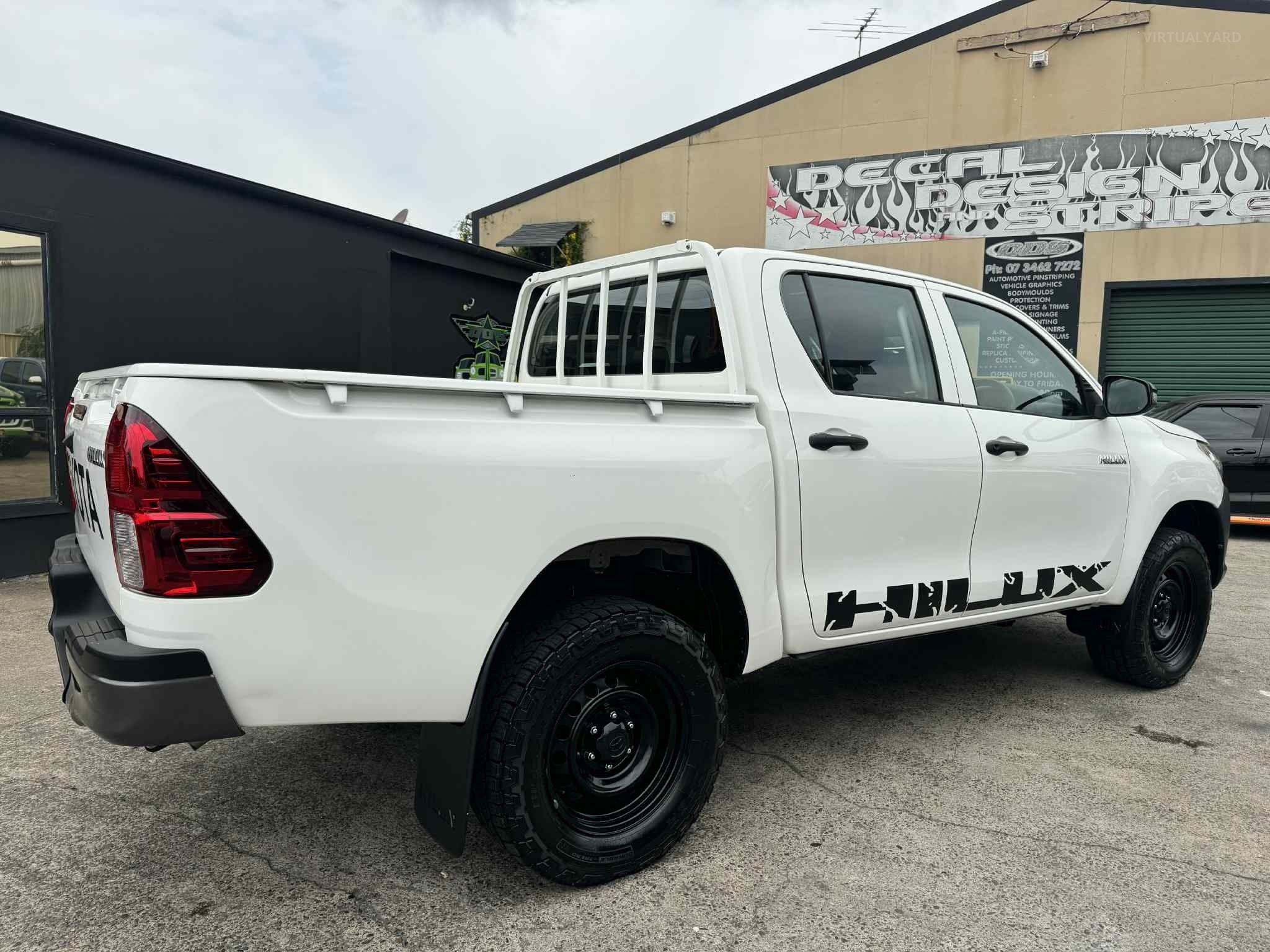 TOYOTA HILUX