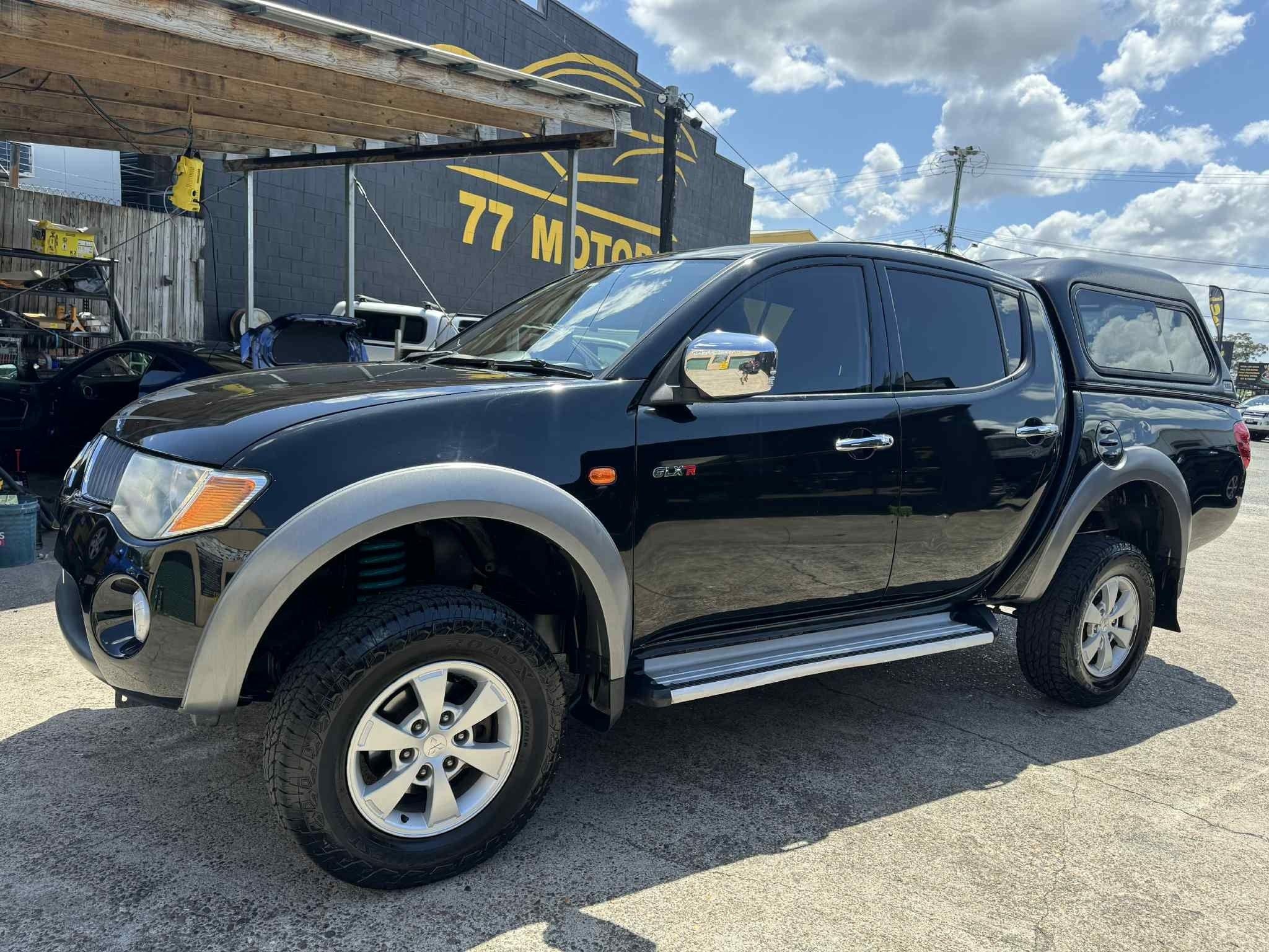 MITSUBISHI TRITON