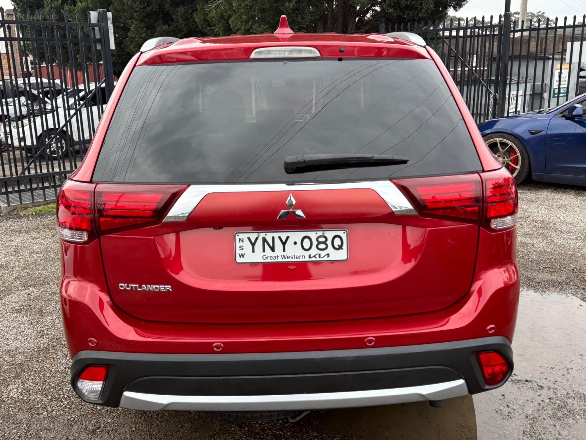 MITSUBISHI OUTLANDER
