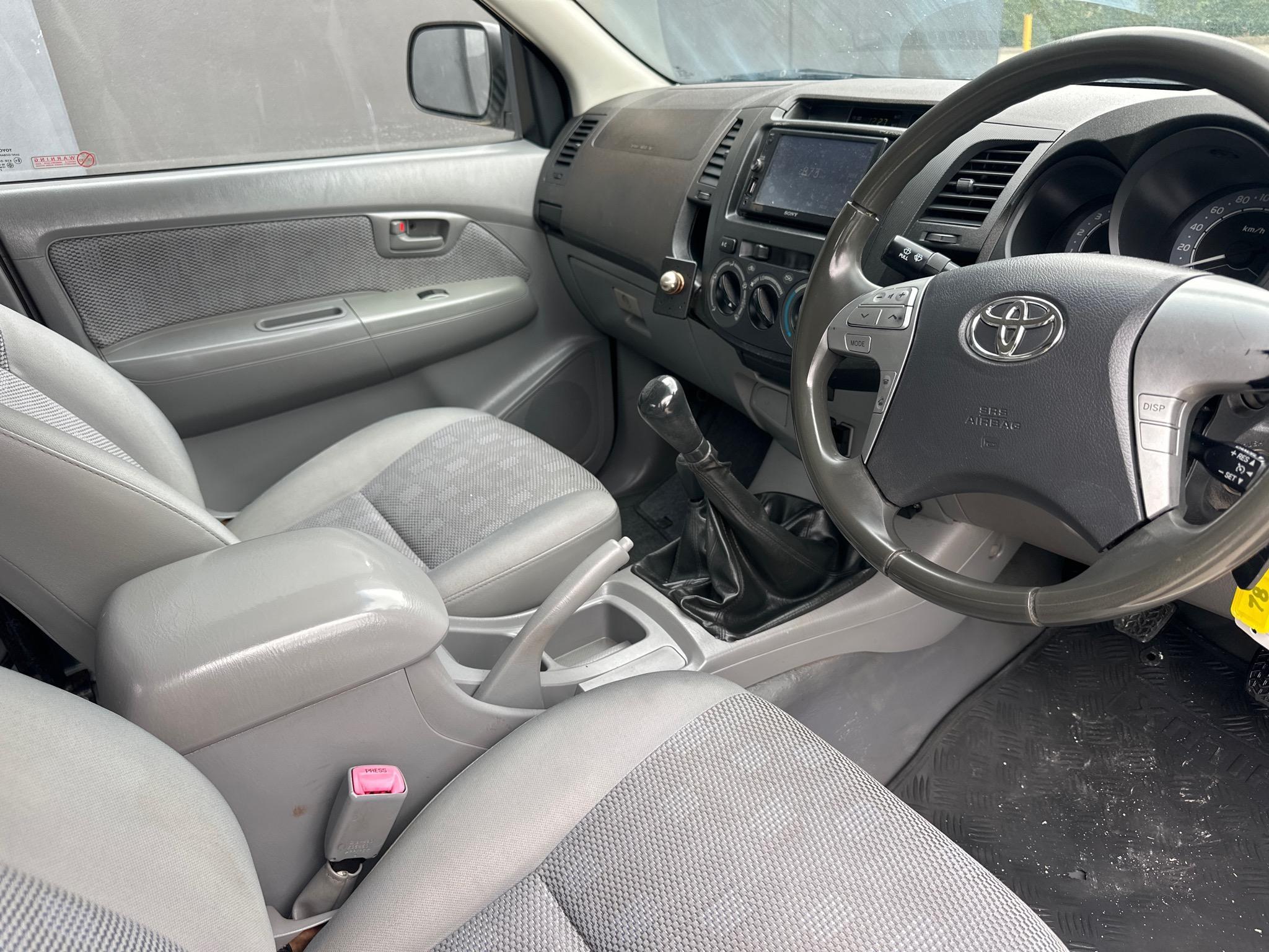 TOYOTA HILUX KUN26R MY07 SR UTILITY DUAL CAB 4DR MAN 5SP, 4X4 965KG 3.0DT image 11