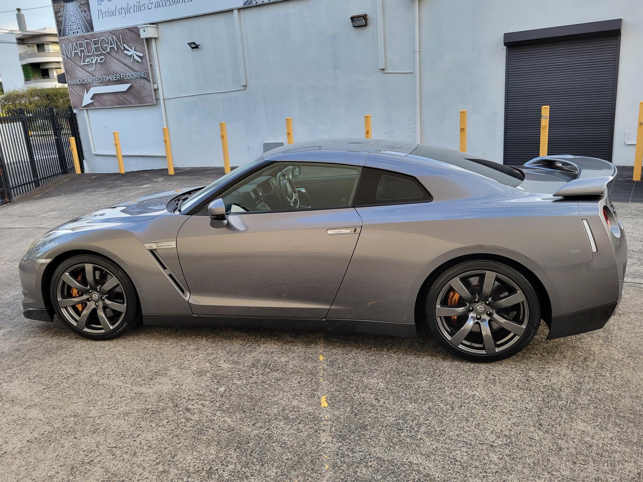 NISSAN GT-R