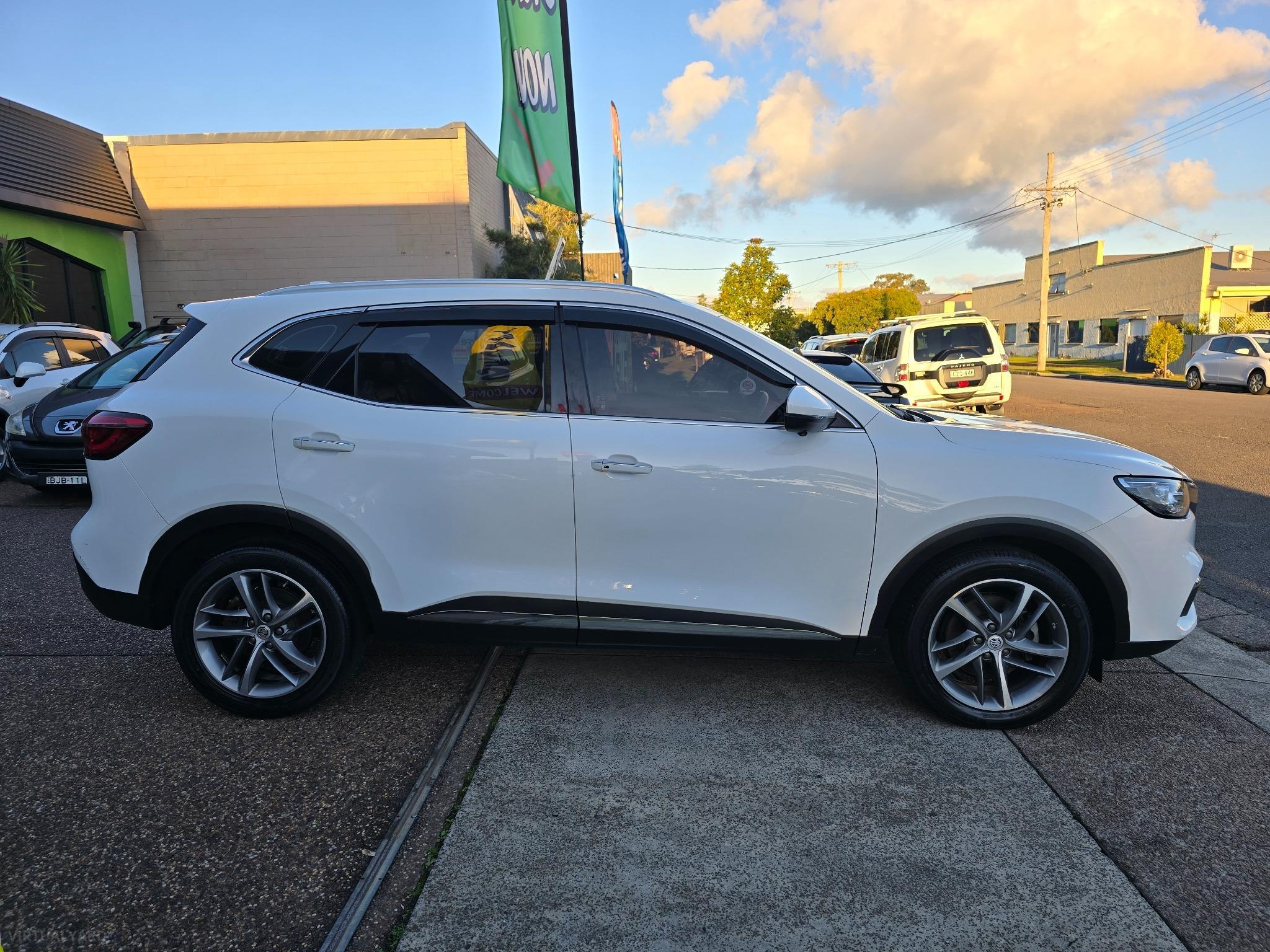 MG HS