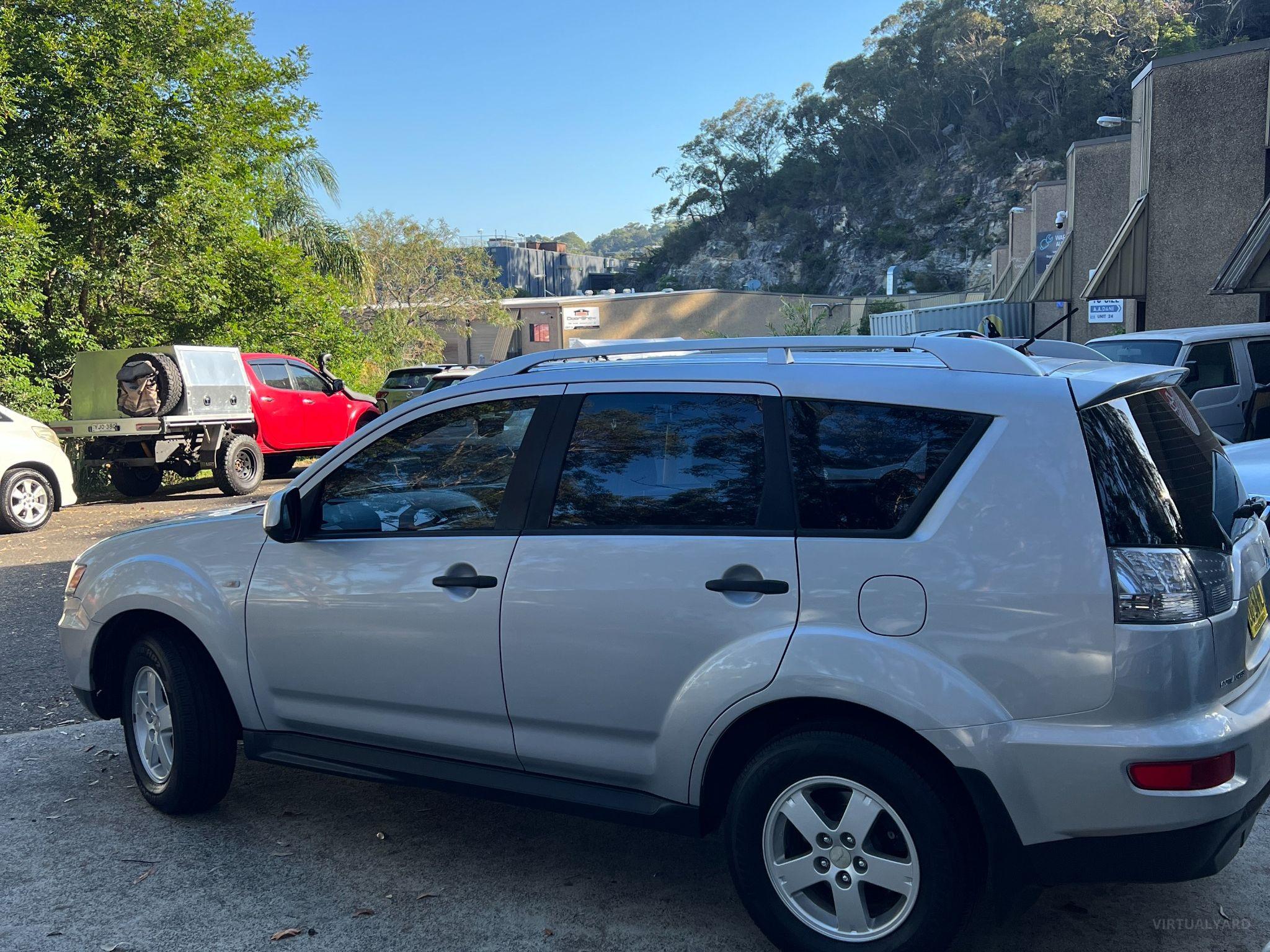 MITSUBISHI OUTLANDER