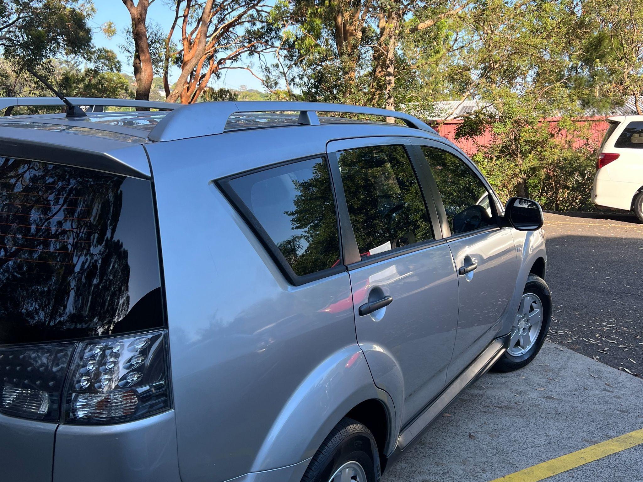 MITSUBISHI OUTLANDER