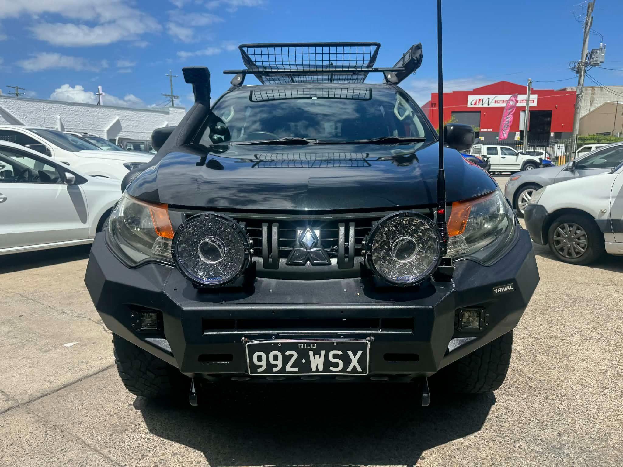 MITSUBISHI TRITON
