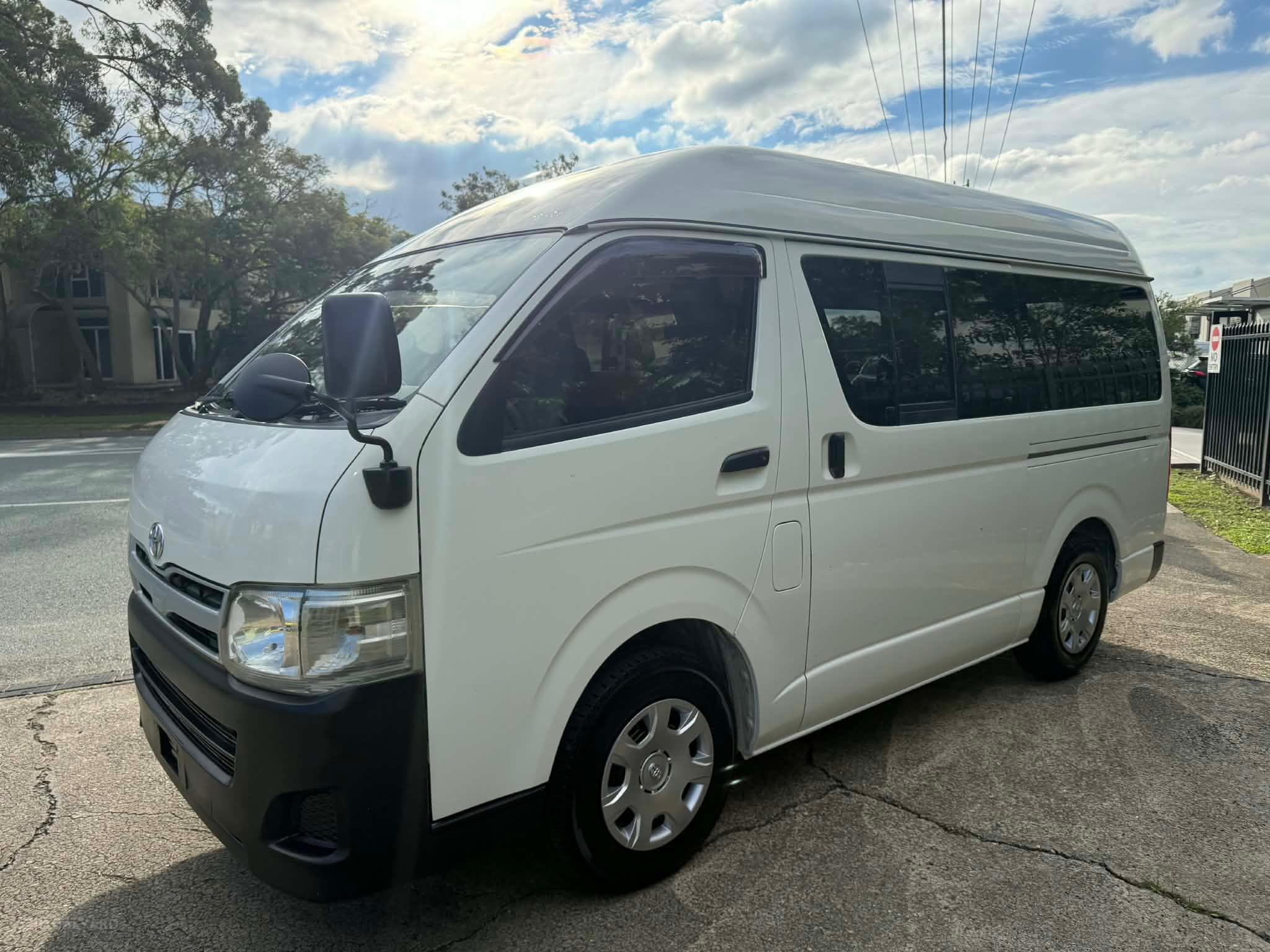 TOYOTA HIACE