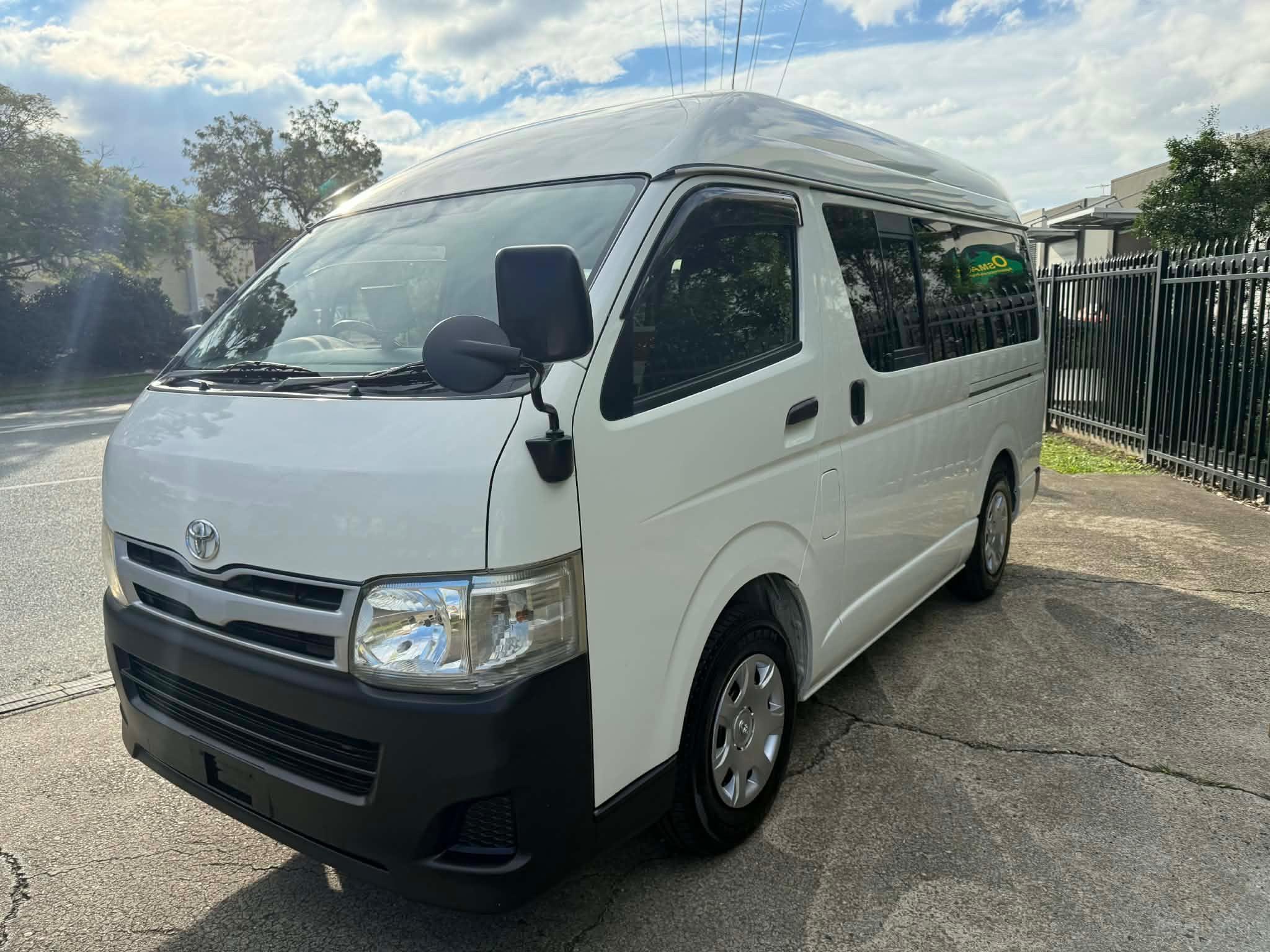 TOYOTA HIACE