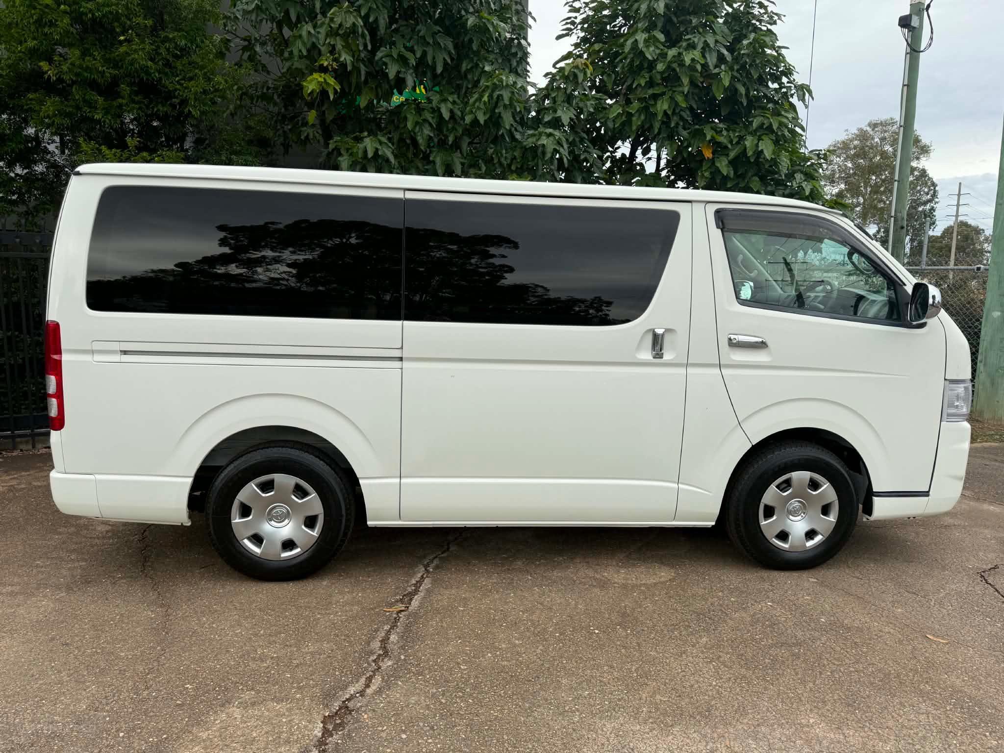 TOYOTA HIACE
