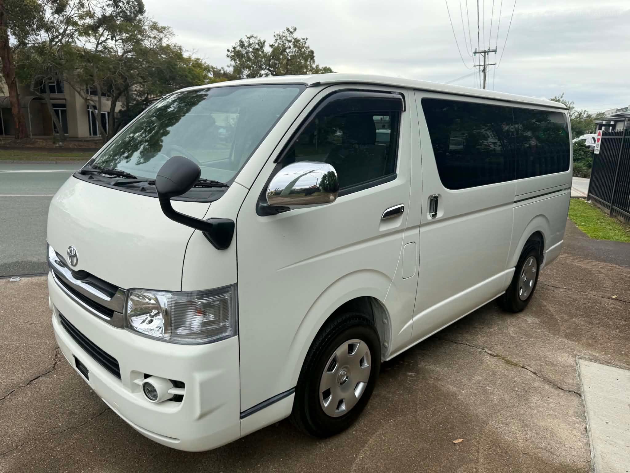 TOYOTA HIACE