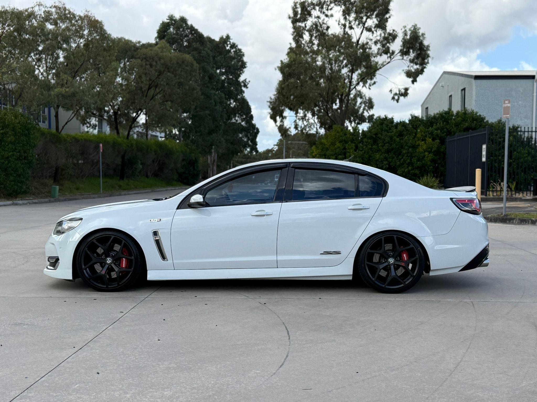 HOLDEN COMMODORE