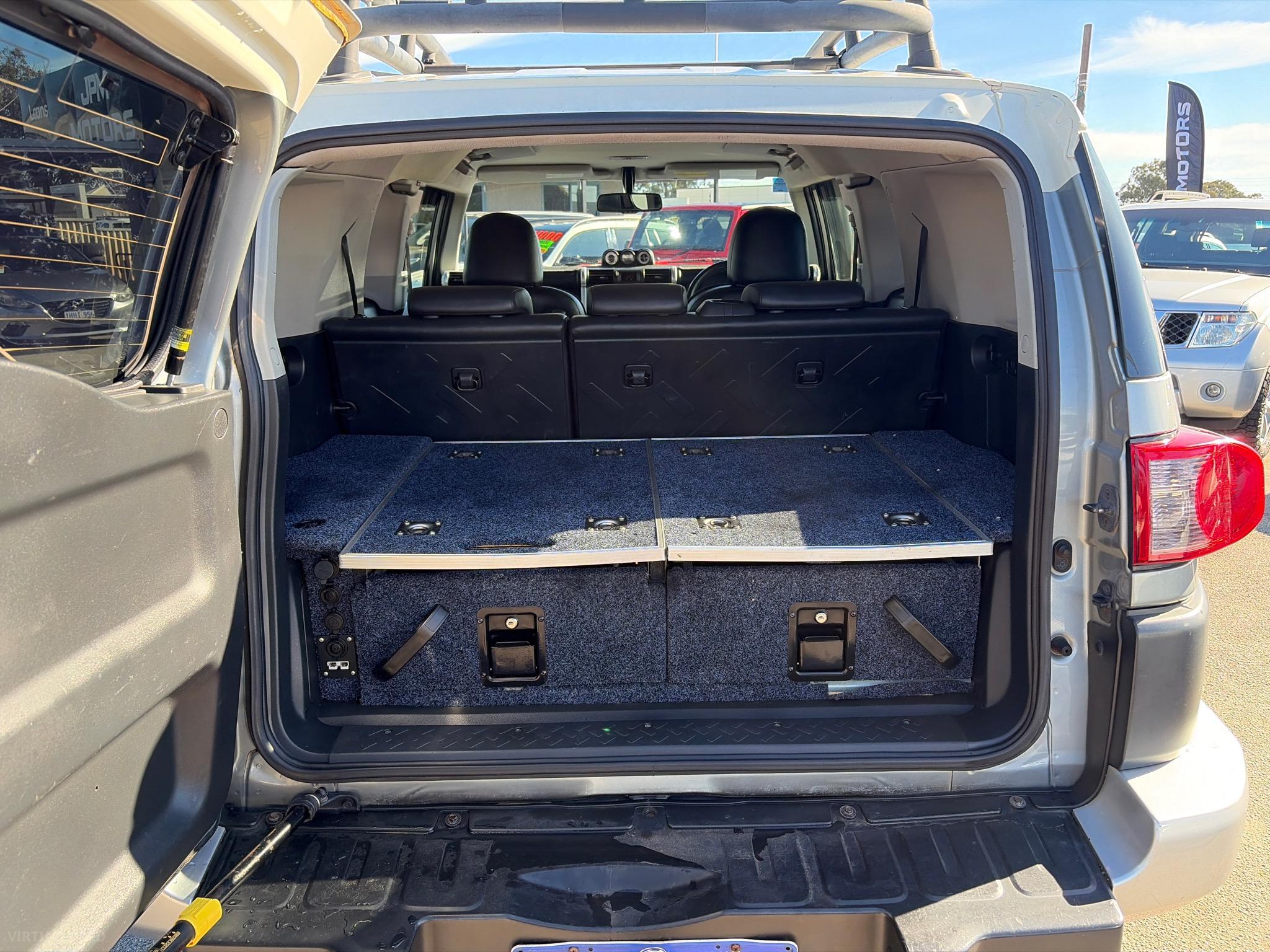TOYOTA FJ CRUIUSER