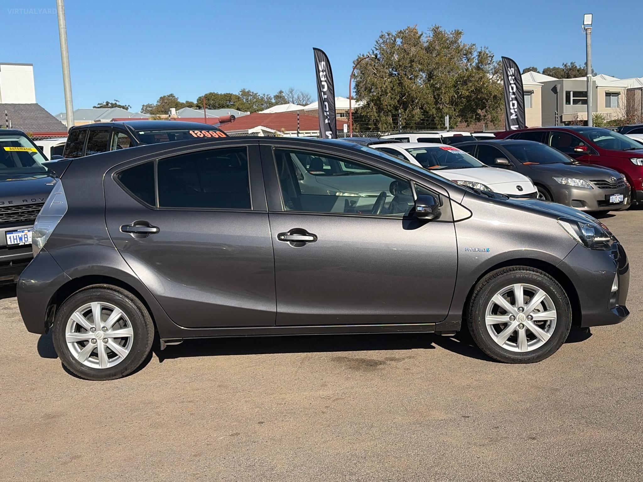 TOYOTA PRIUS-C