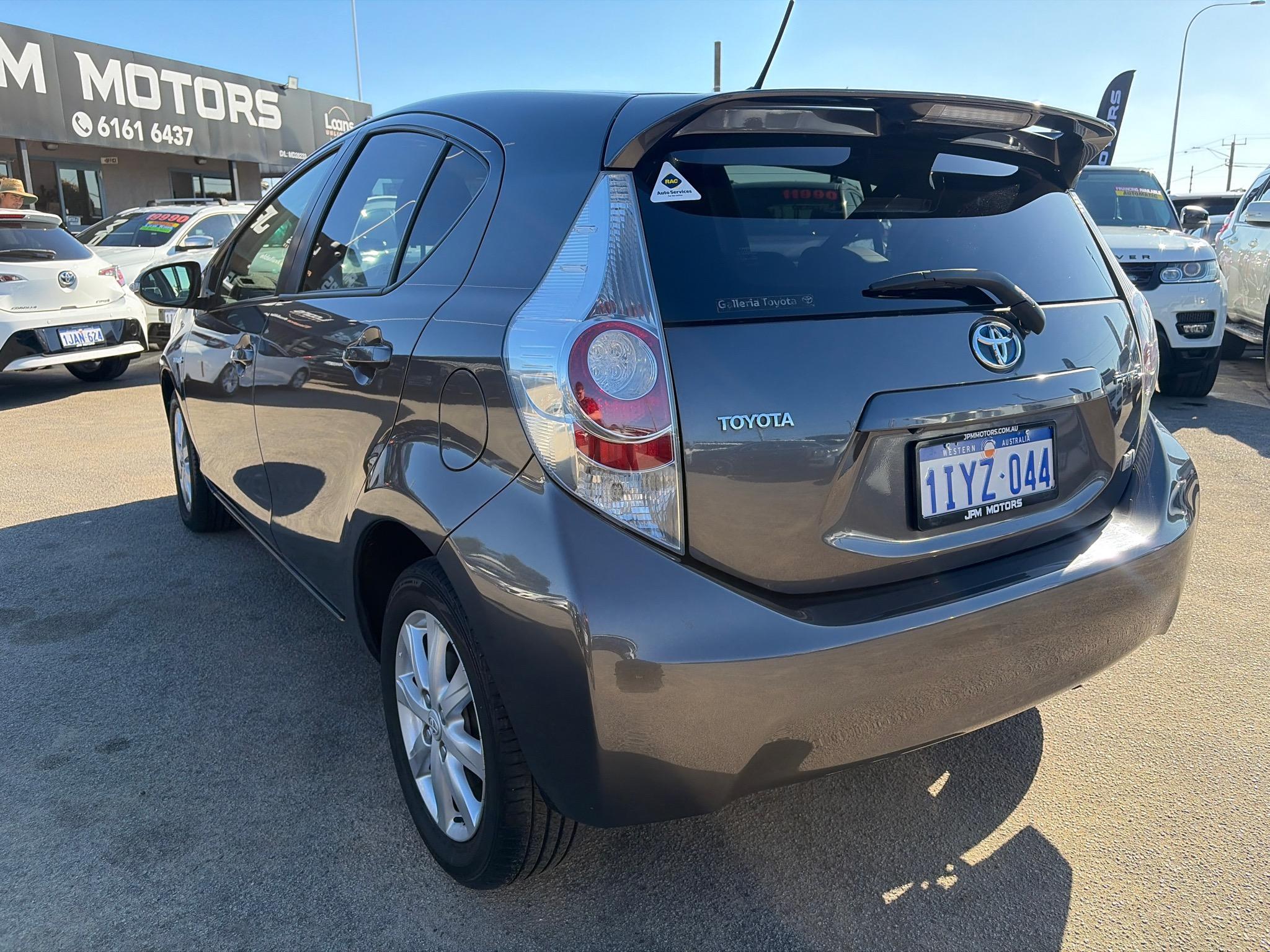 TOYOTA PRIUS-C