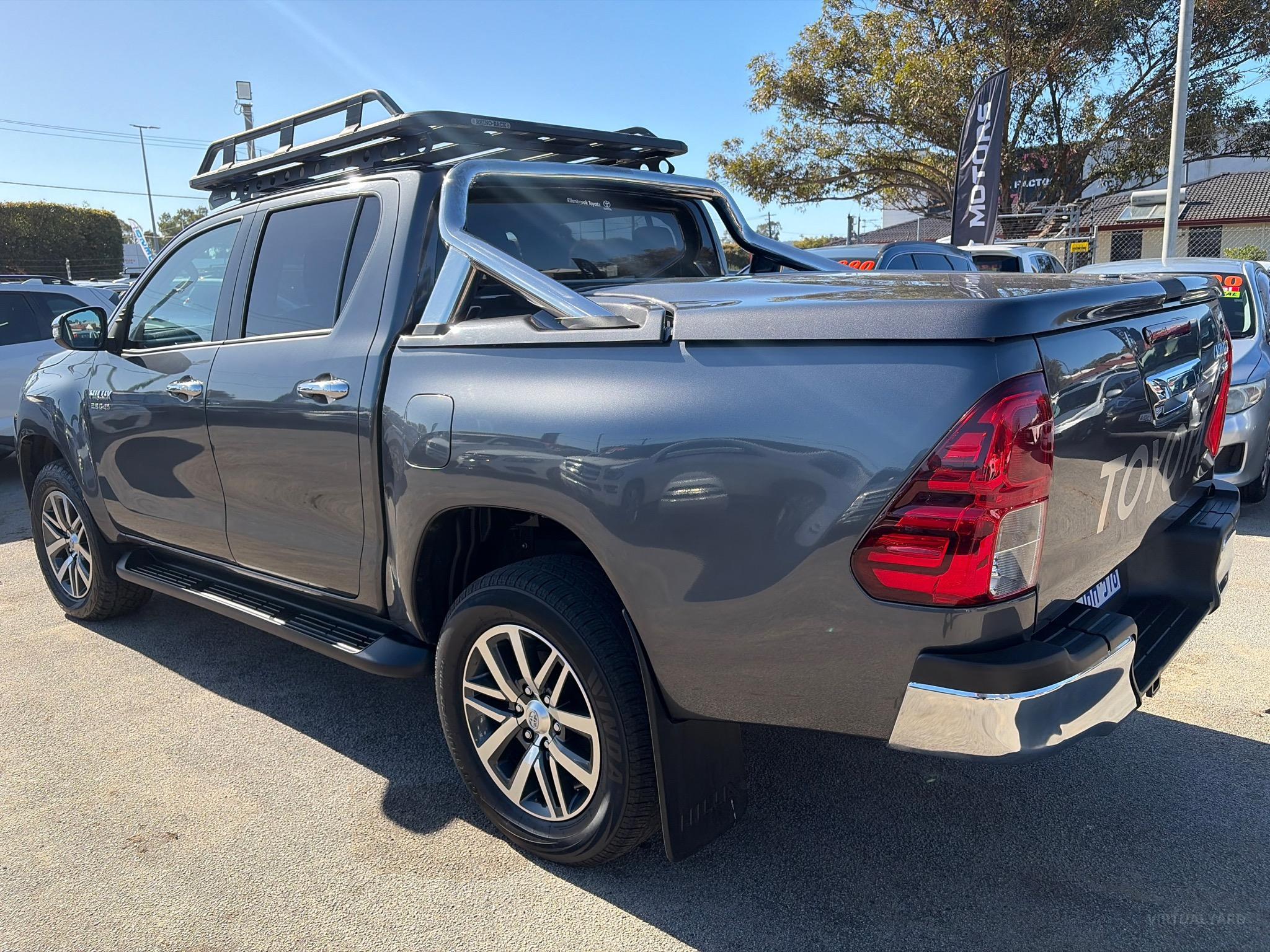 TOYOTA HILUX