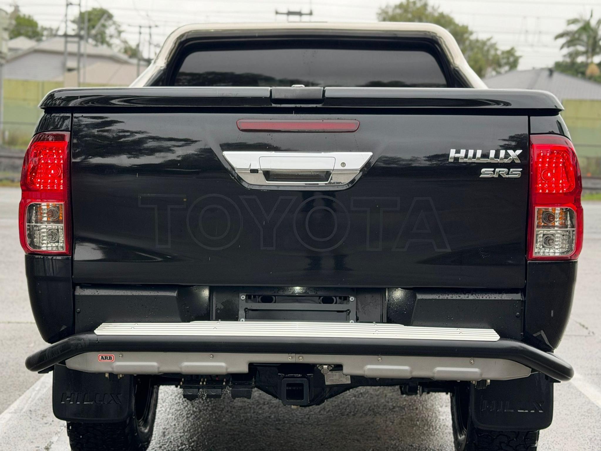TOYOTA HILUX