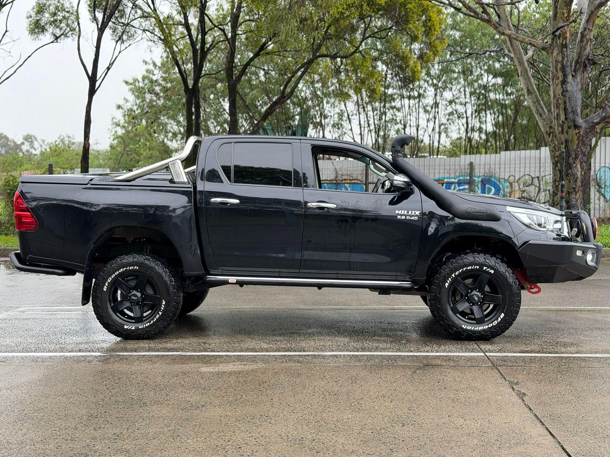 TOYOTA HILUX