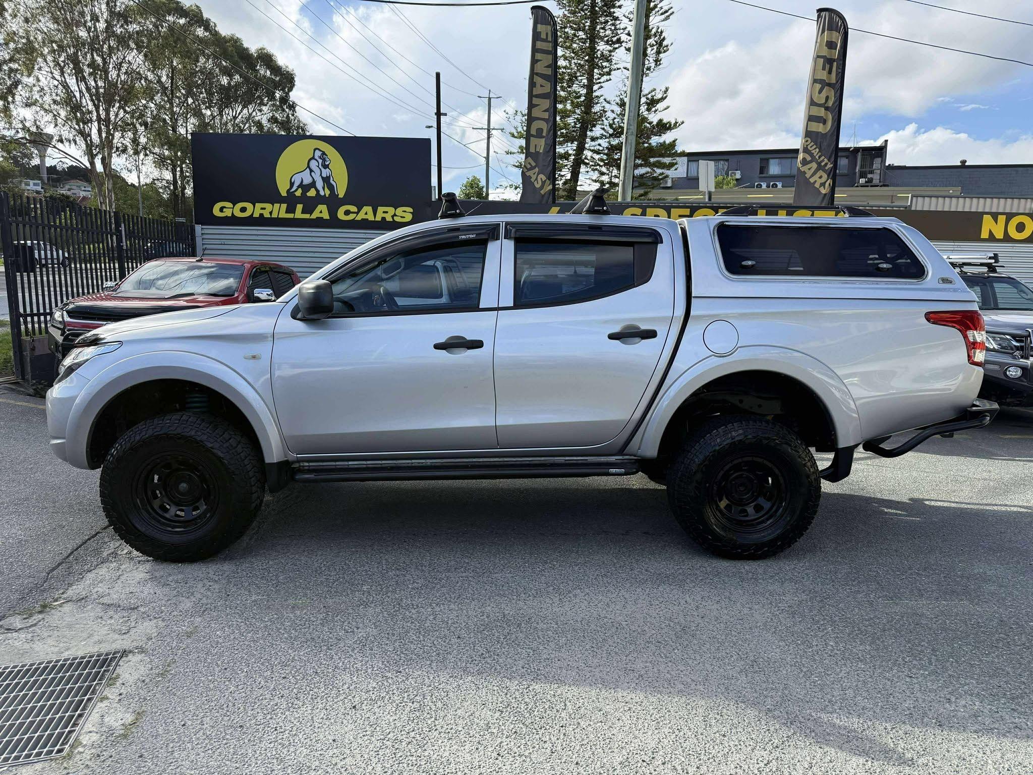 MITSUBISHI TRITON