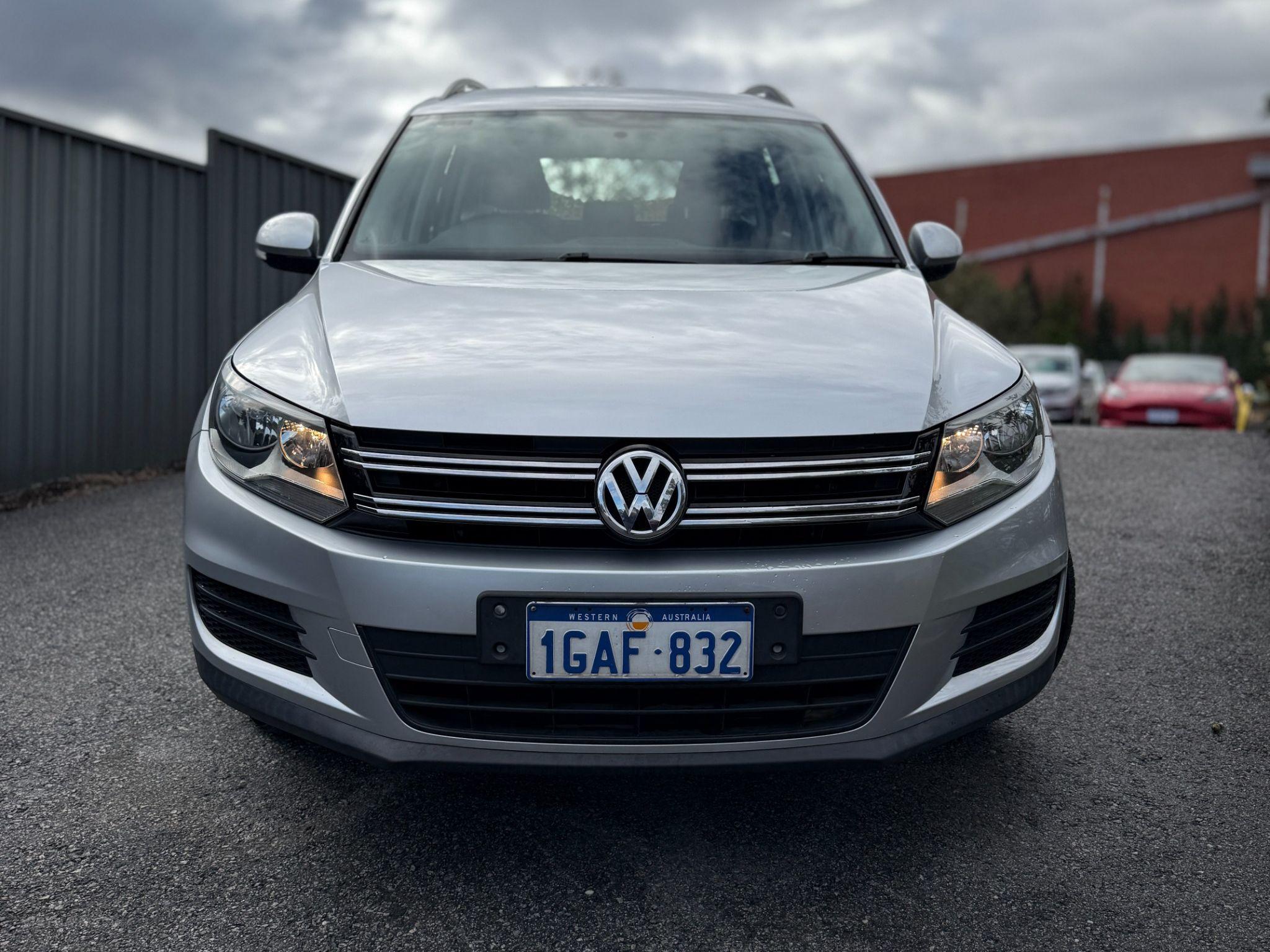 VOLKSWAGEN TIGUAN