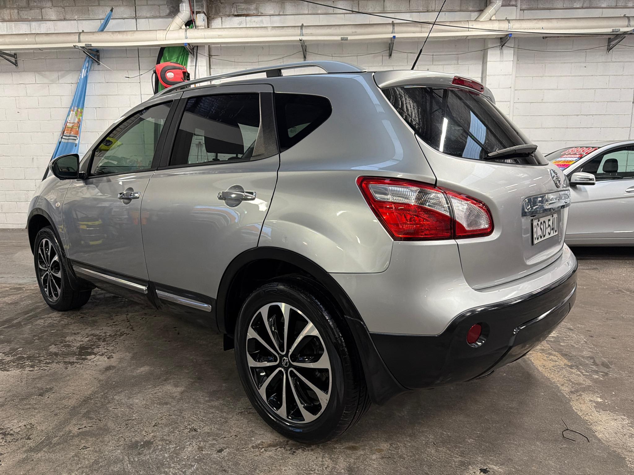 NISSAN DUALIS