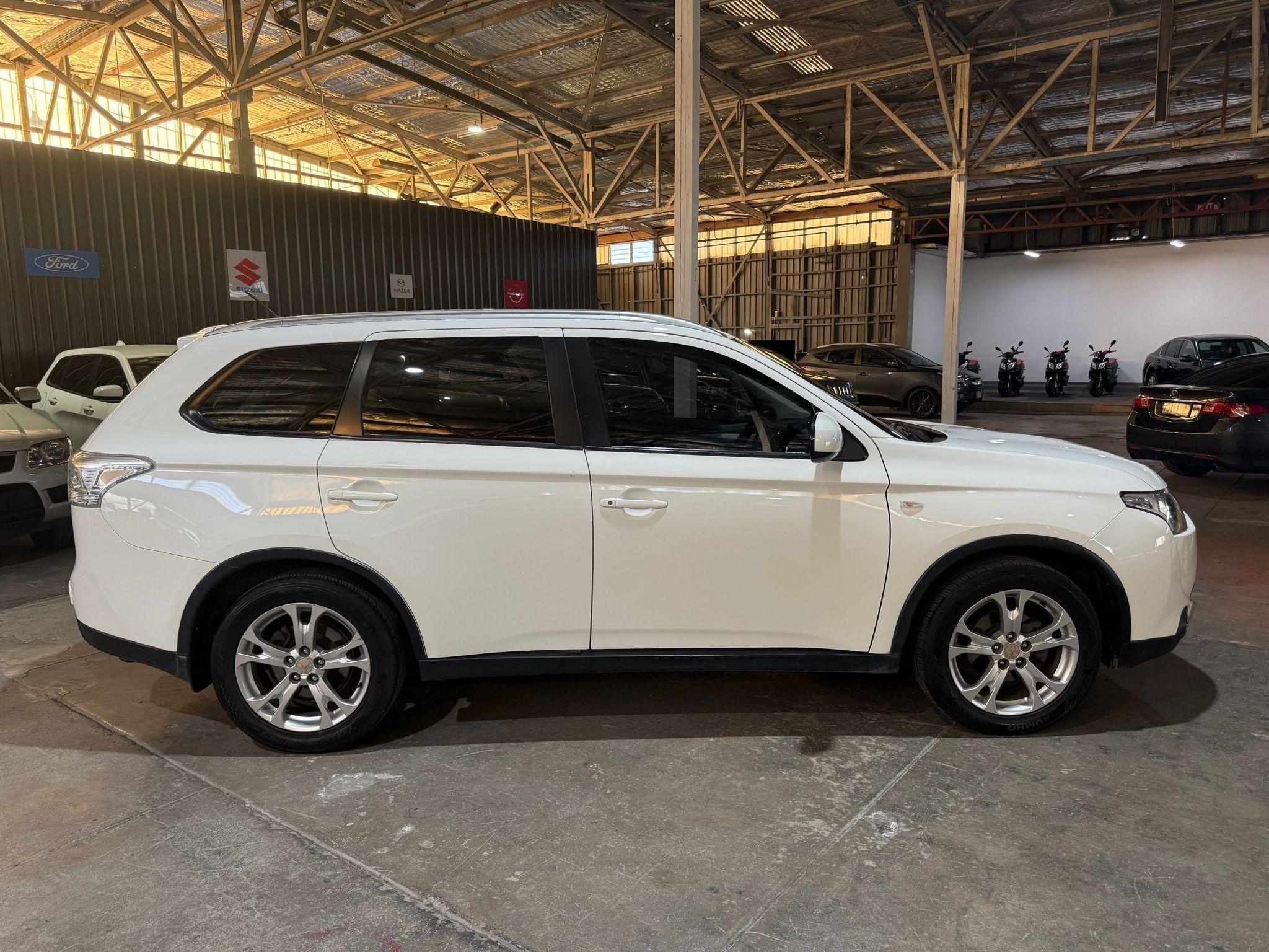 MITSUBISHI OUTLANDER