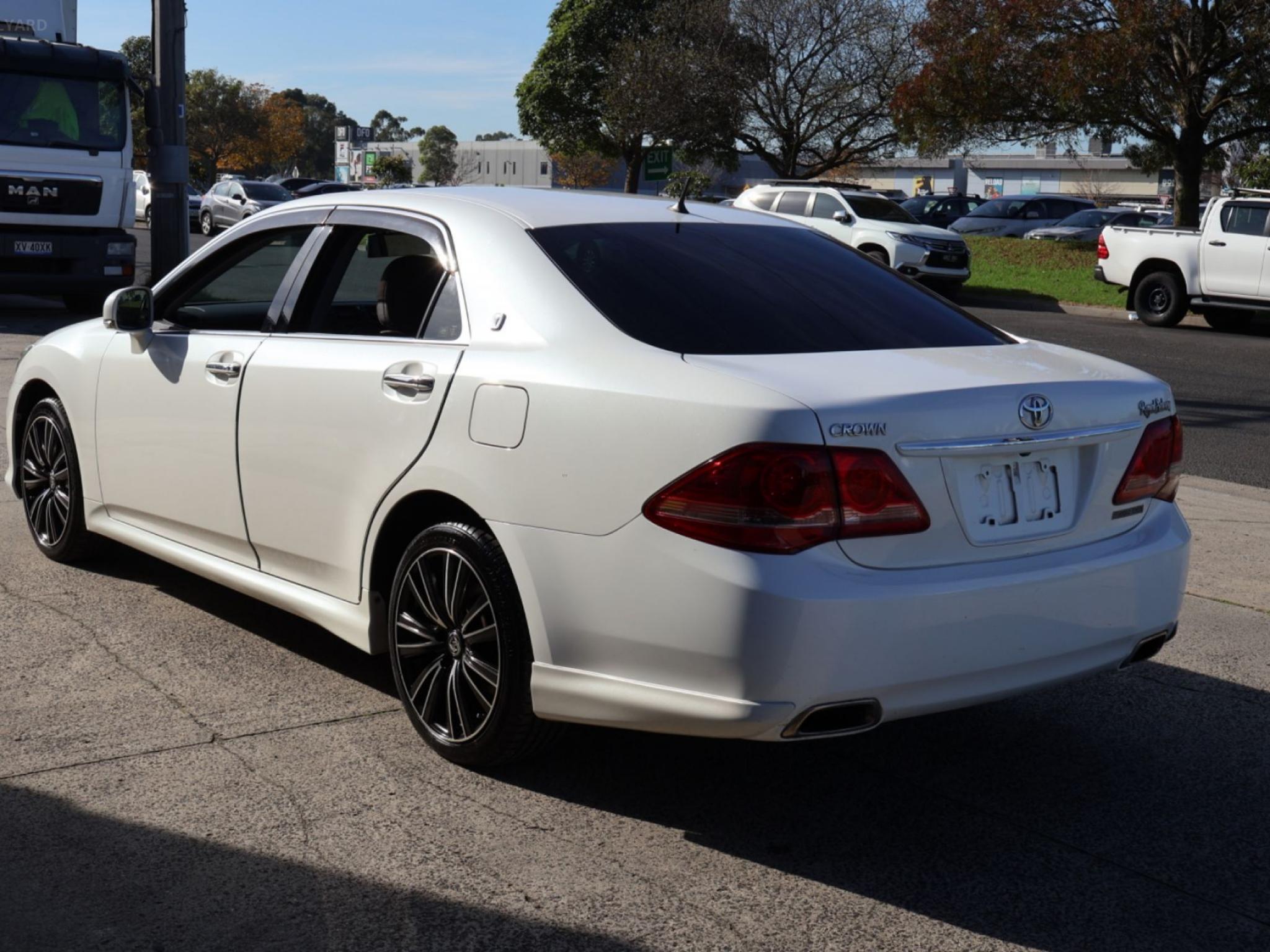 TOYOTA CROWN