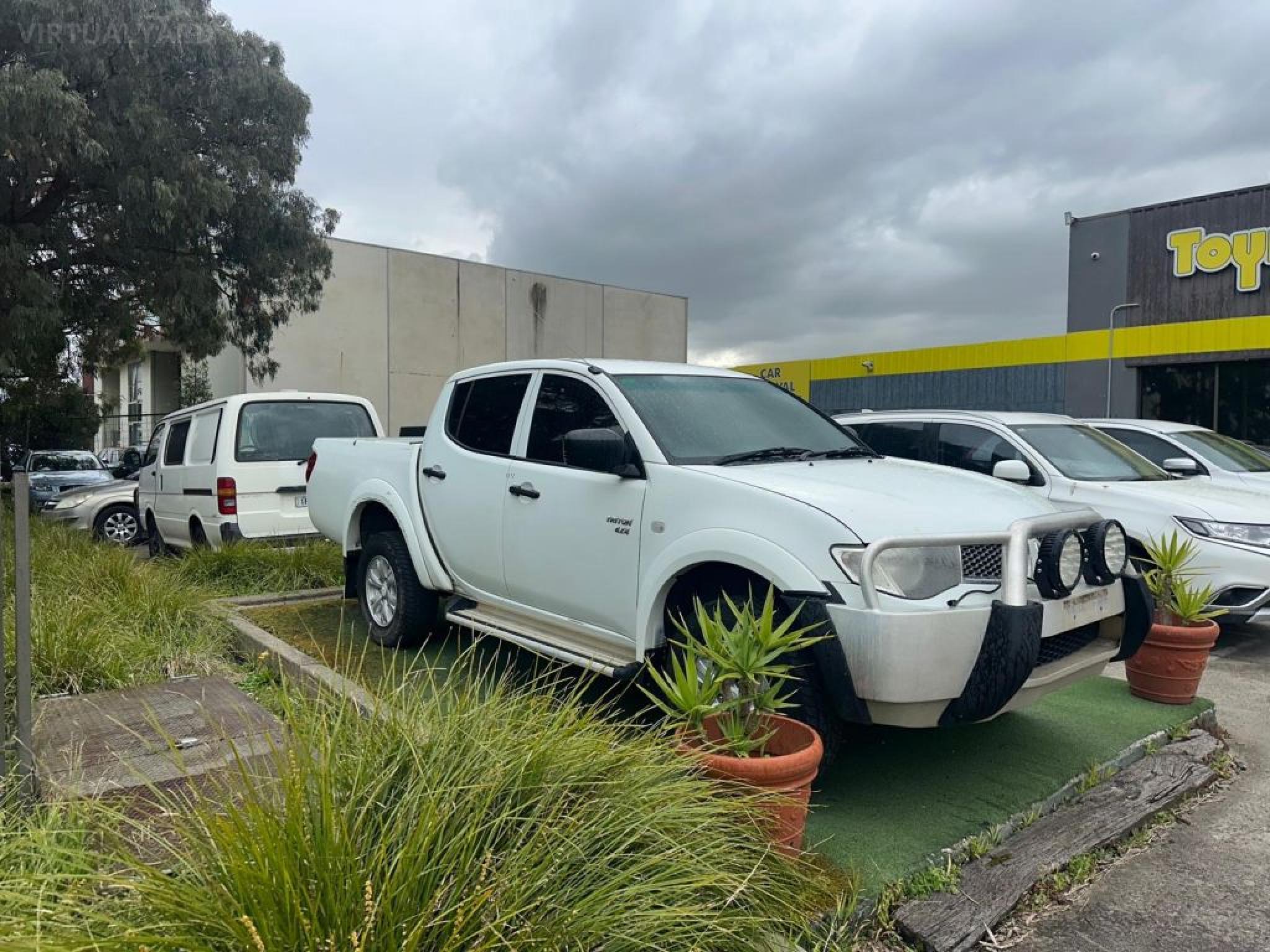 MITSUBISHI TRITON
