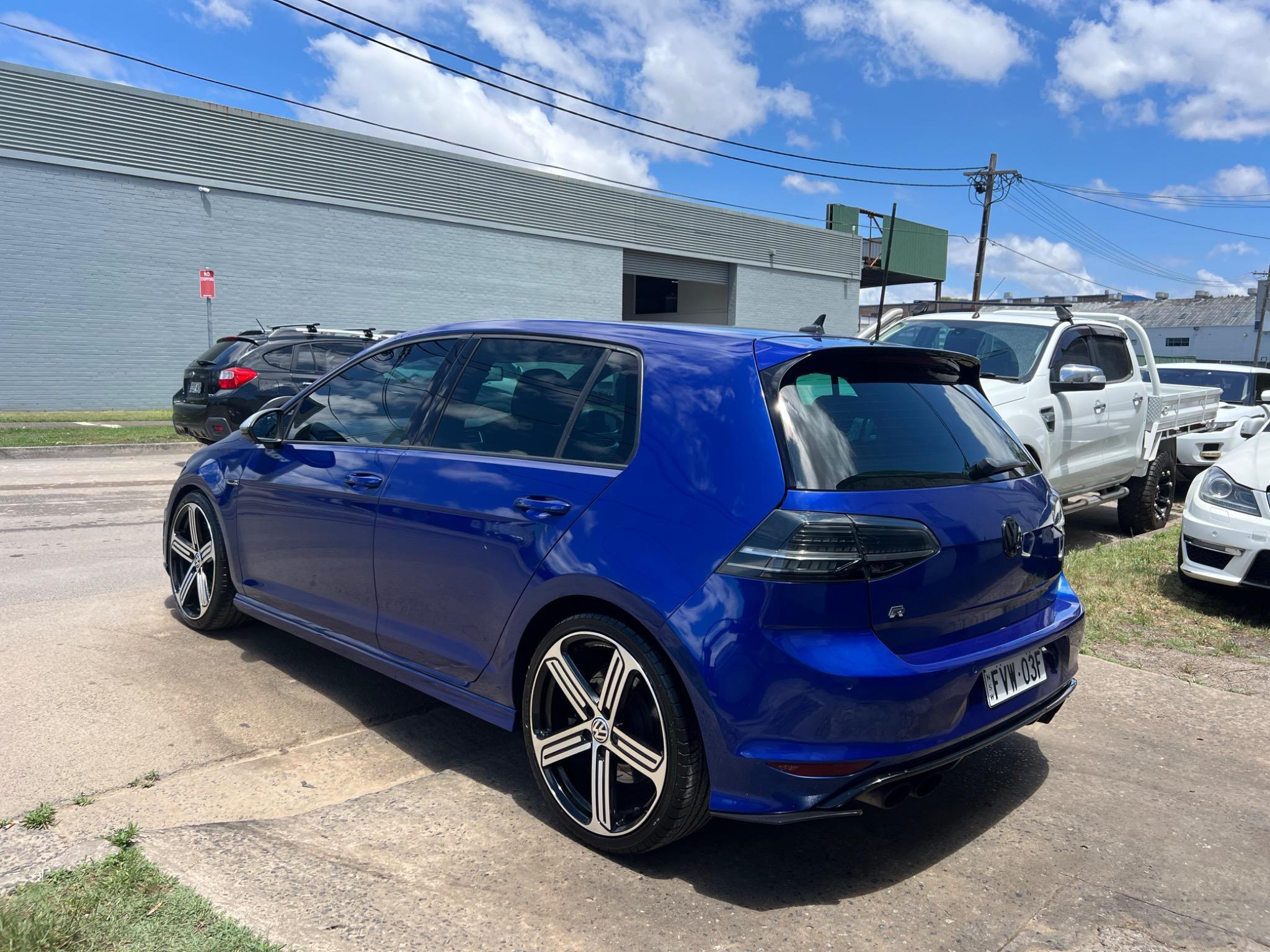 VOLKSWAGEN GOLF