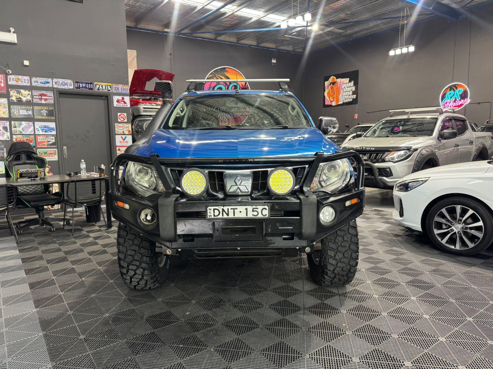 MITSUBISHI TRITON