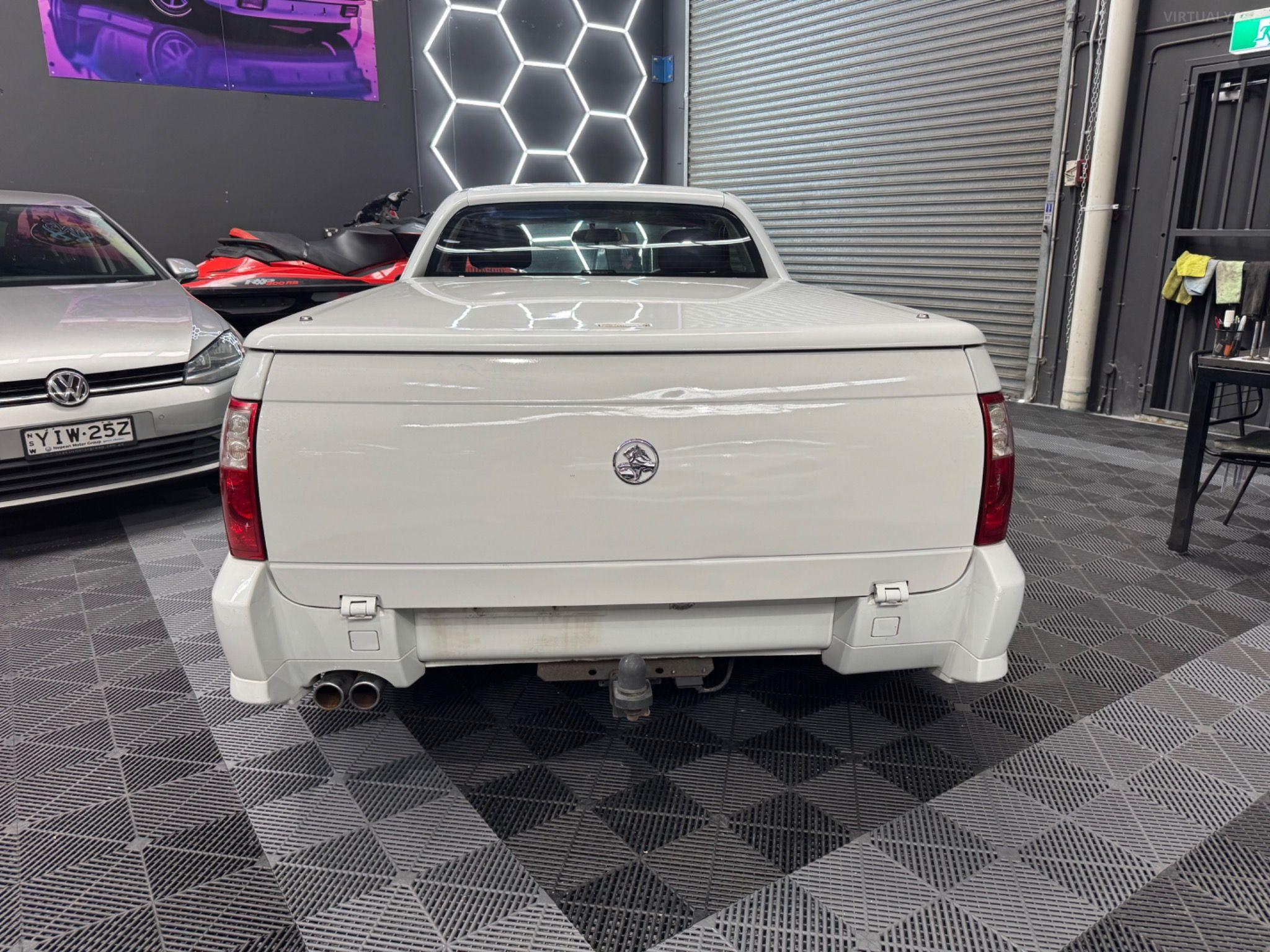 HOLDEN COMMODORE