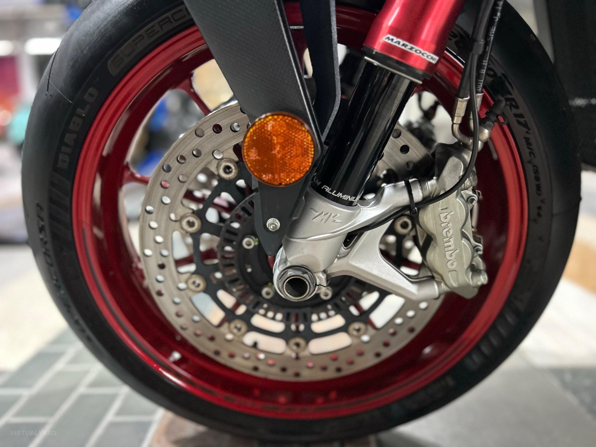 MV AUGUSTA MV Agusta Brutale 800 RR LH44