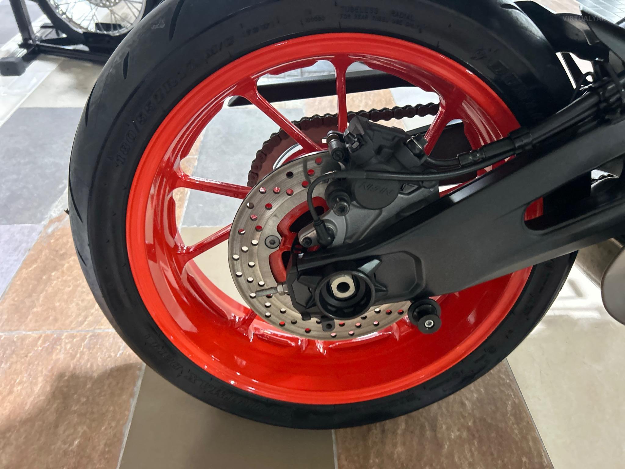 YAMAHA R7