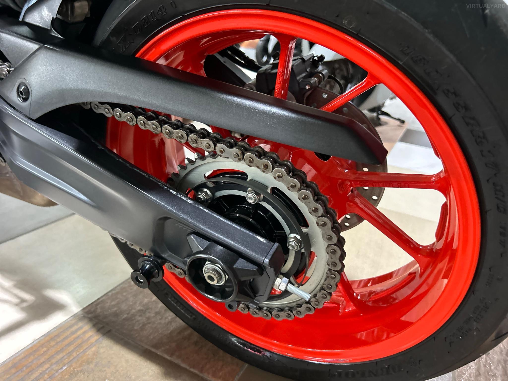 YAMAHA R7