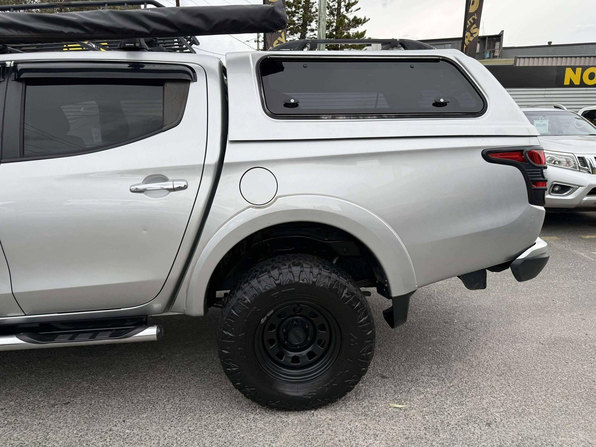 MITSUBISHI TRITON