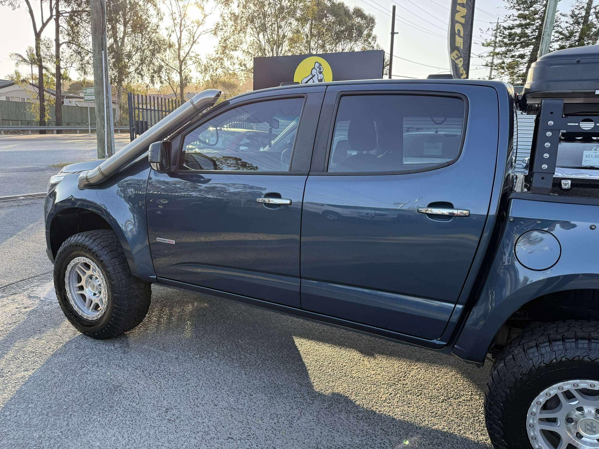 HOLDEN COLORADO