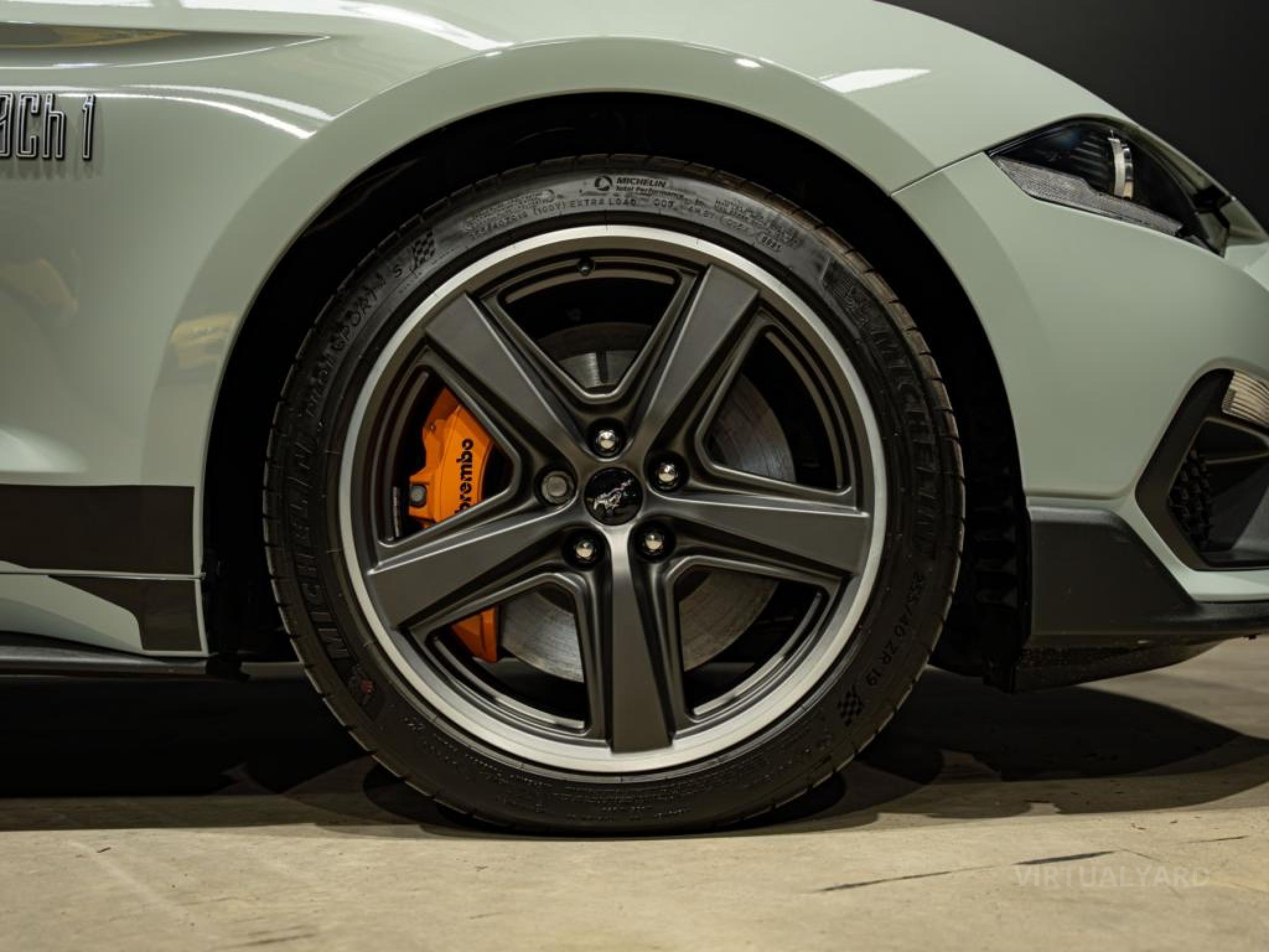 FORD MUSTANG