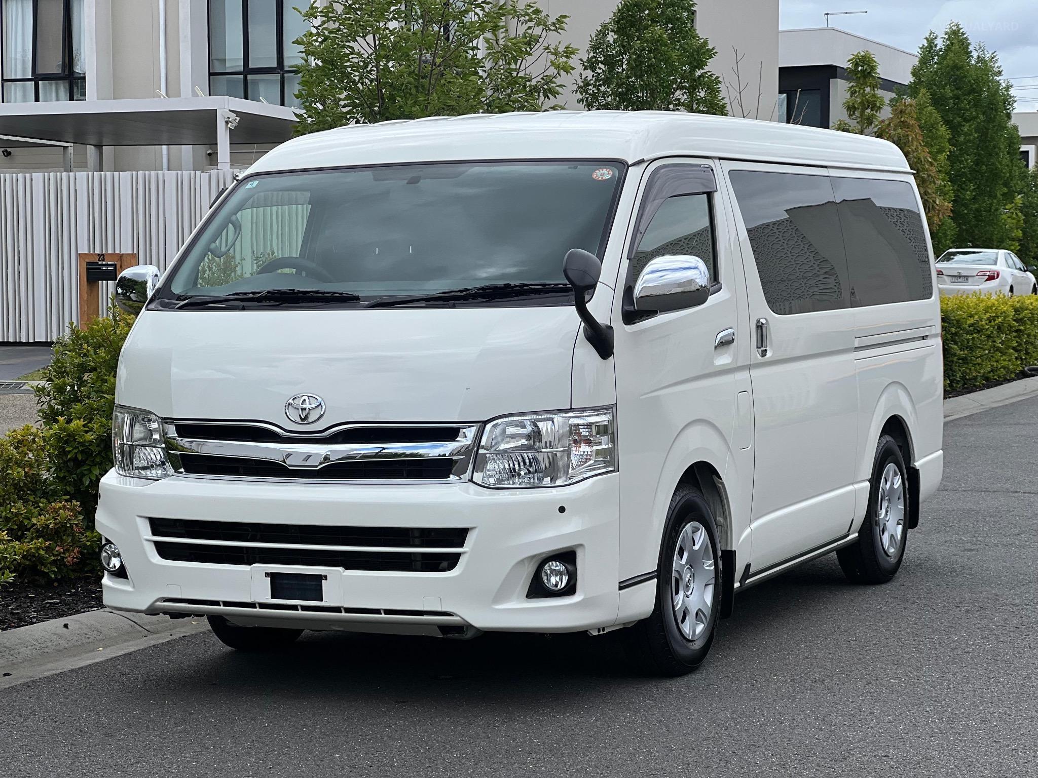 TOYOTA HIACE 4WD 10 SEATER