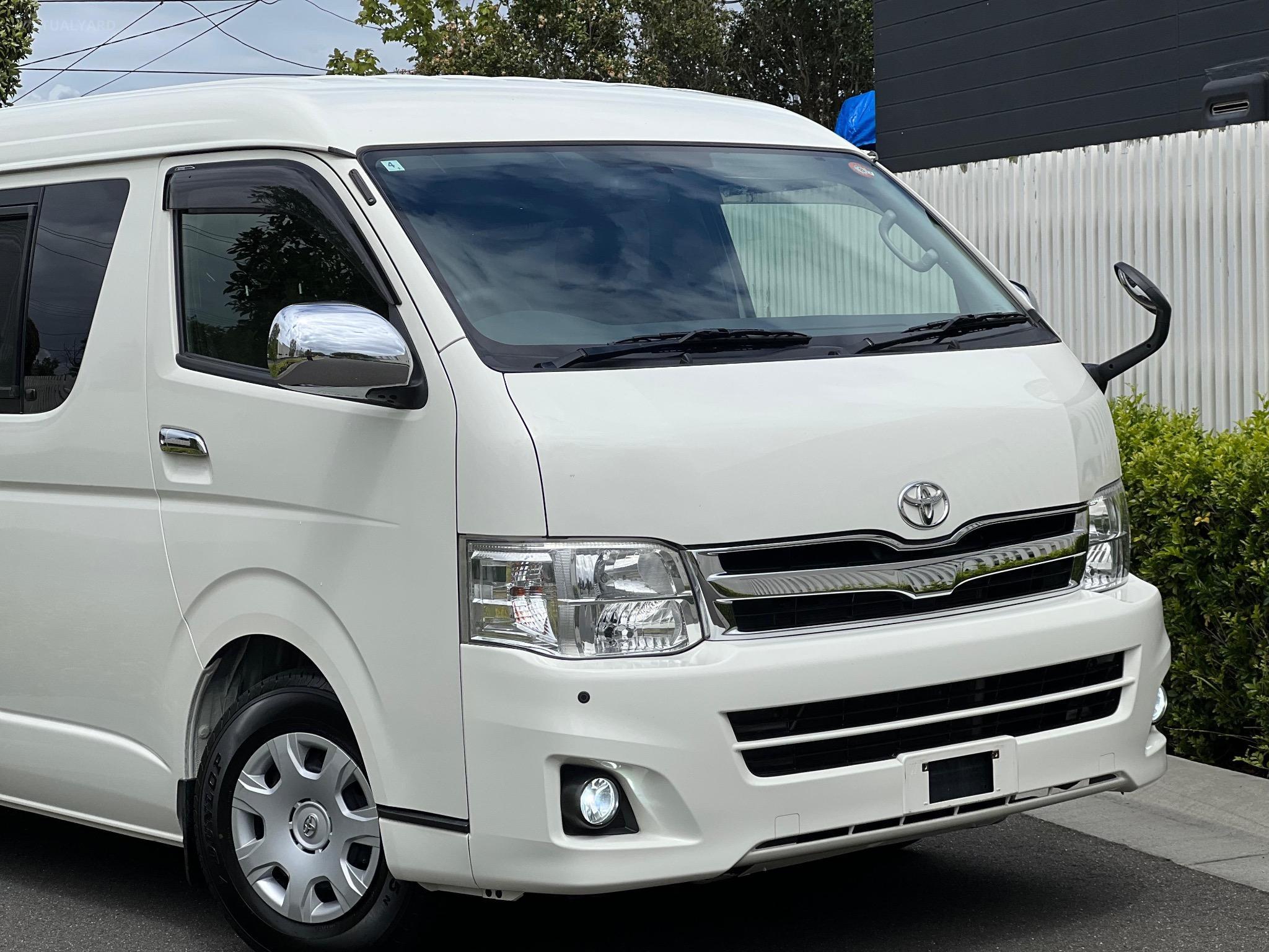 TOYOTA HIACE 4WD 10 SEATER