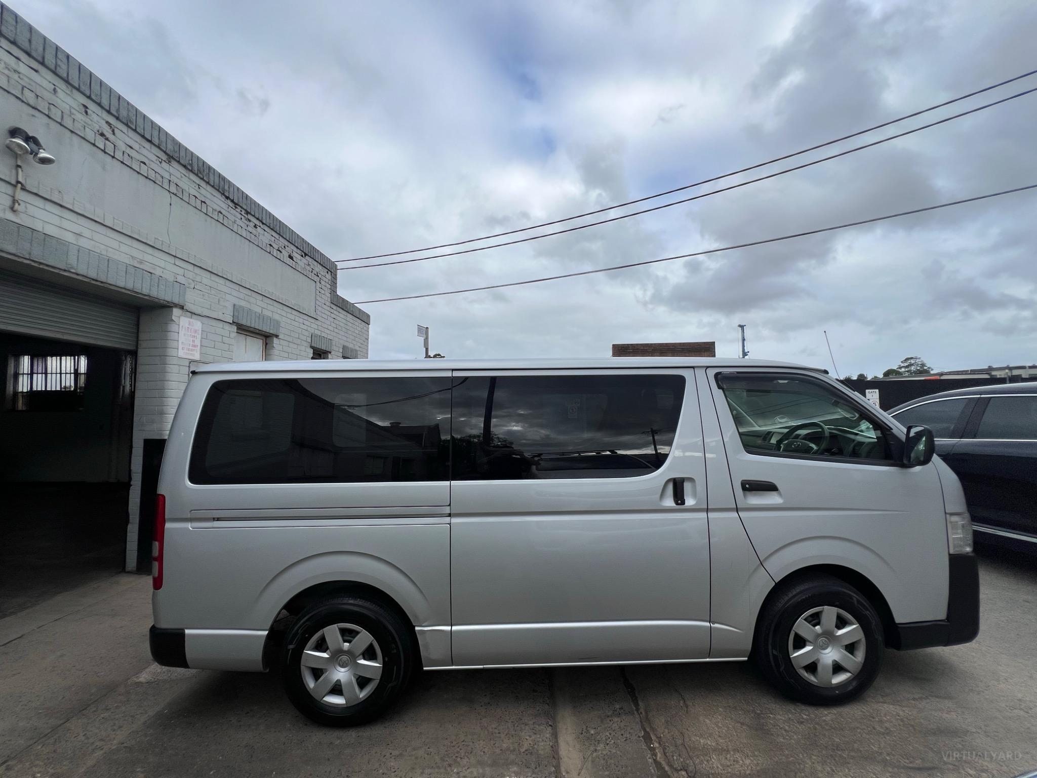 TOYOTA HIACE