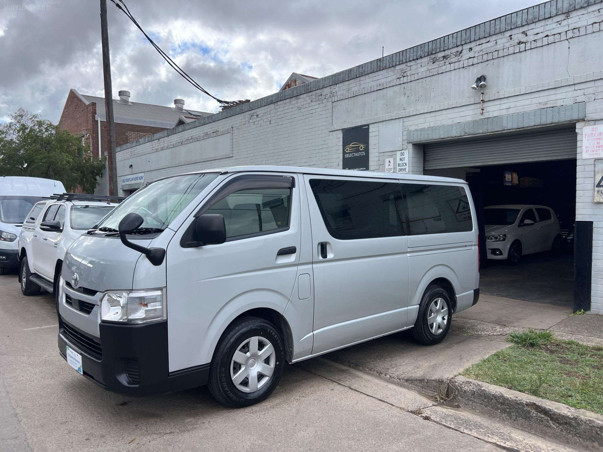 TOYOTA HIACE